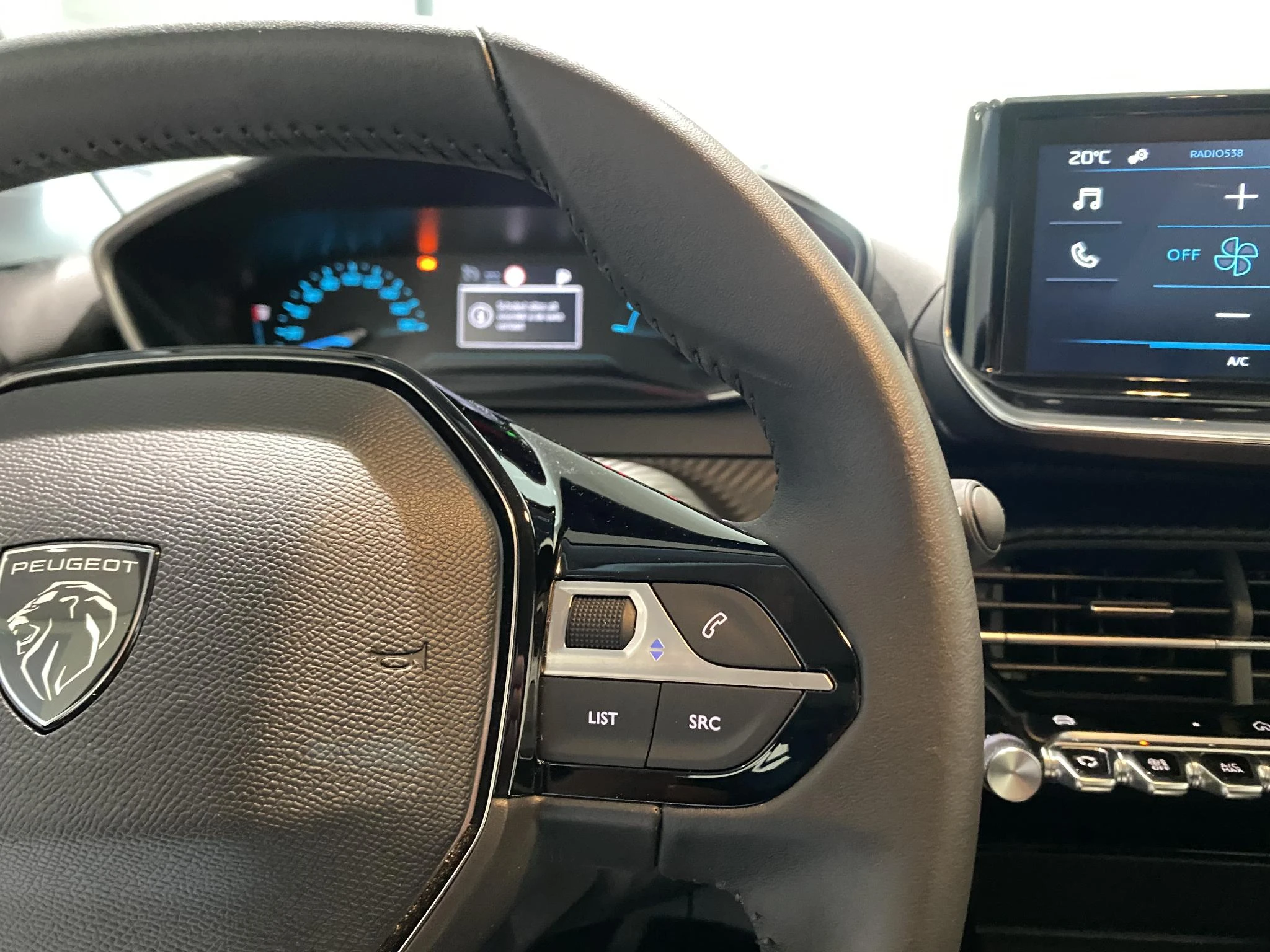 Peugeot-e-208-image-13