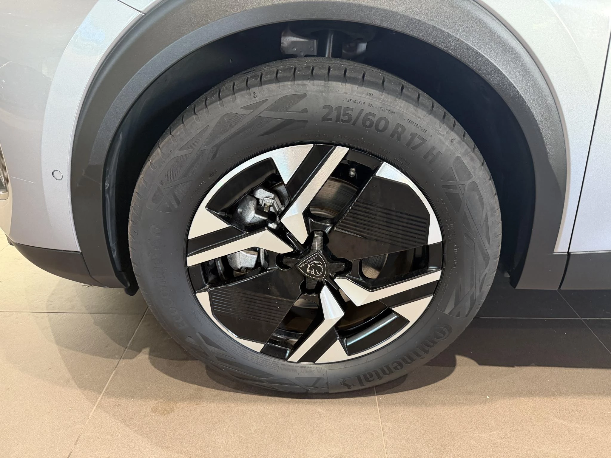 Peugeot-e-2008-image-12