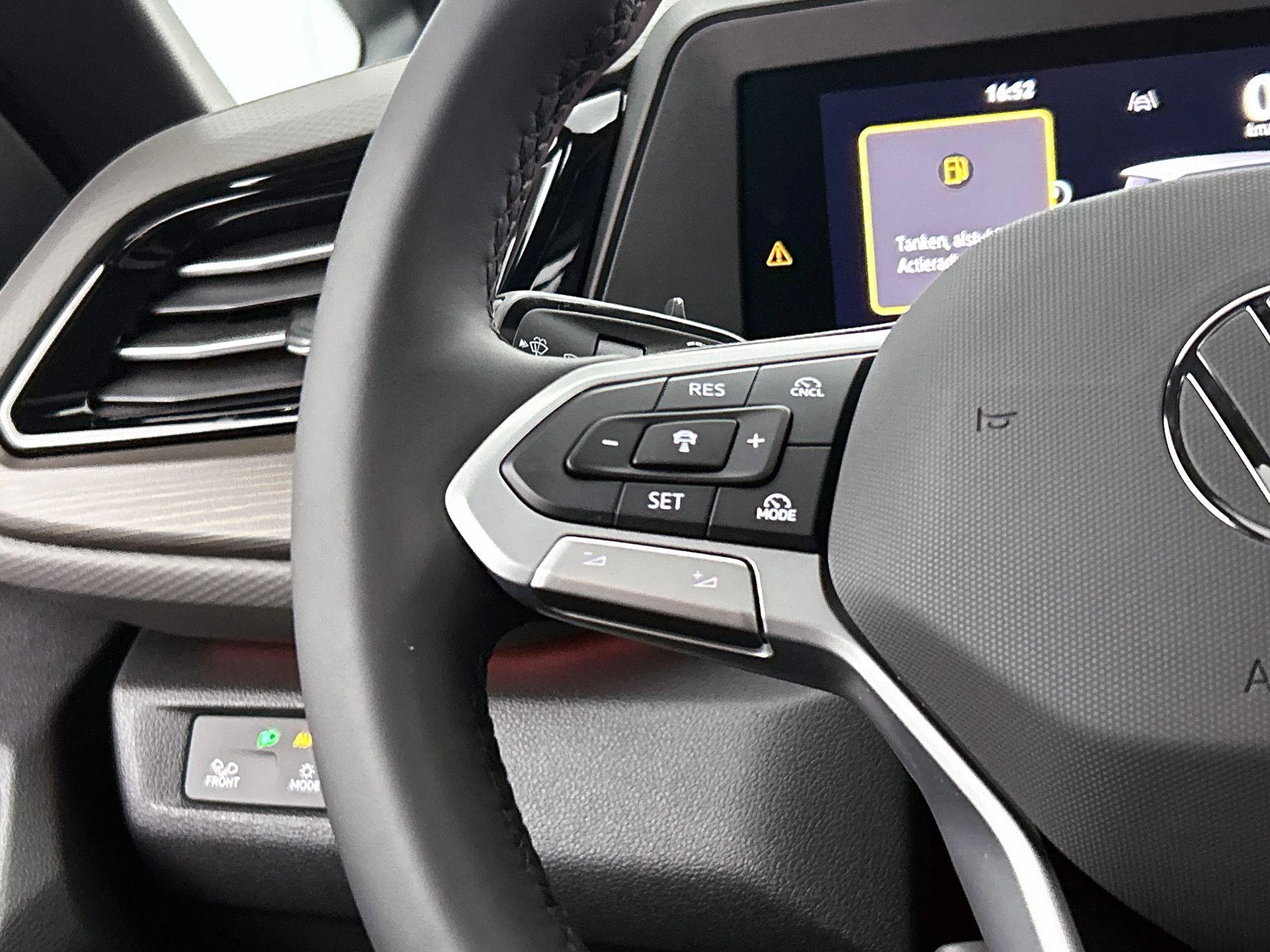 Volkswagen-Multivan-image-5