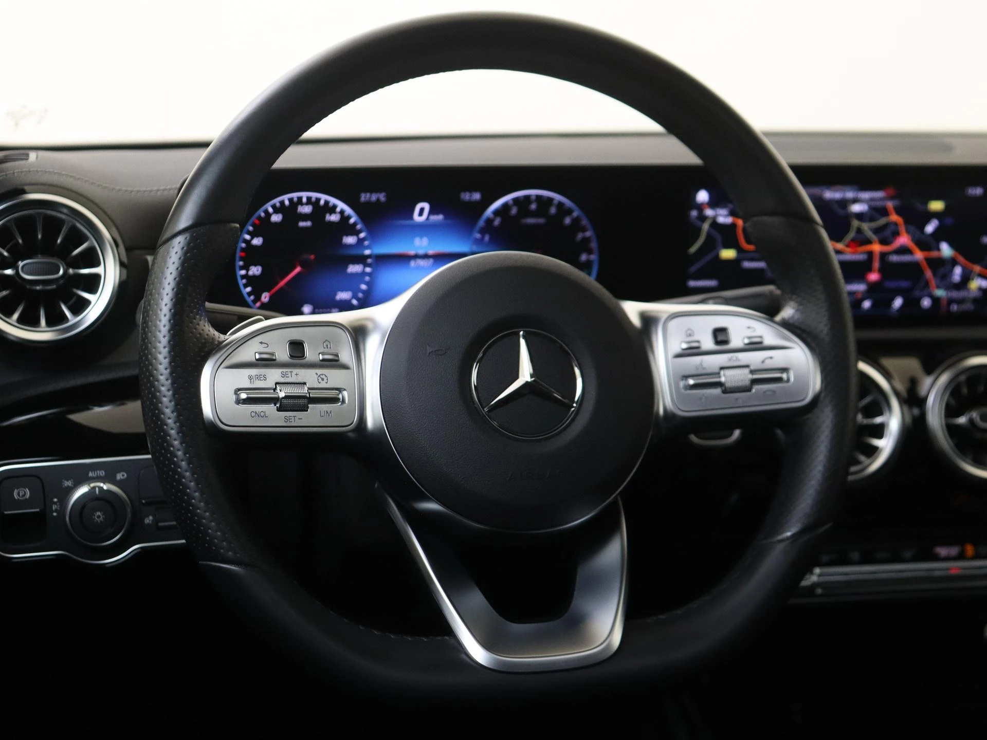 Mercedes-Benz-A-Klasse-image-14