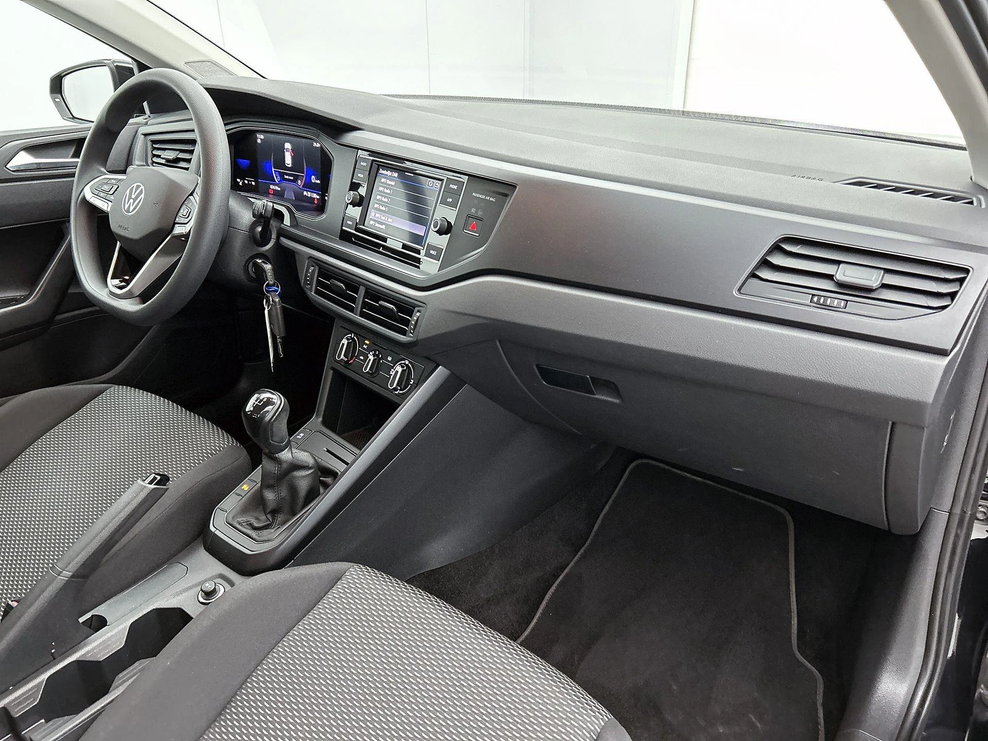 Volkswagen-Polo-image-19