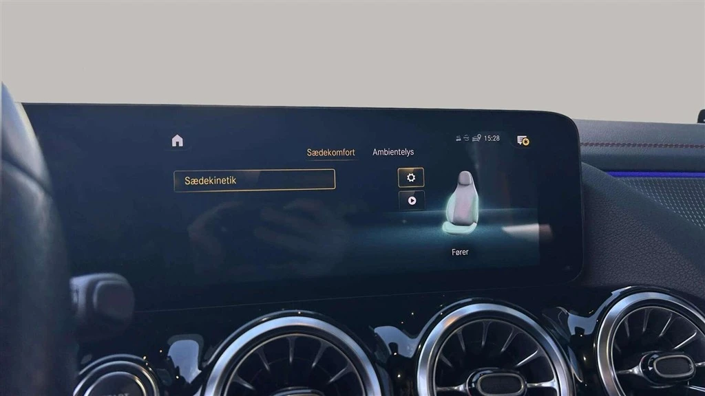 Mercedes-Benz-EQA-image-16