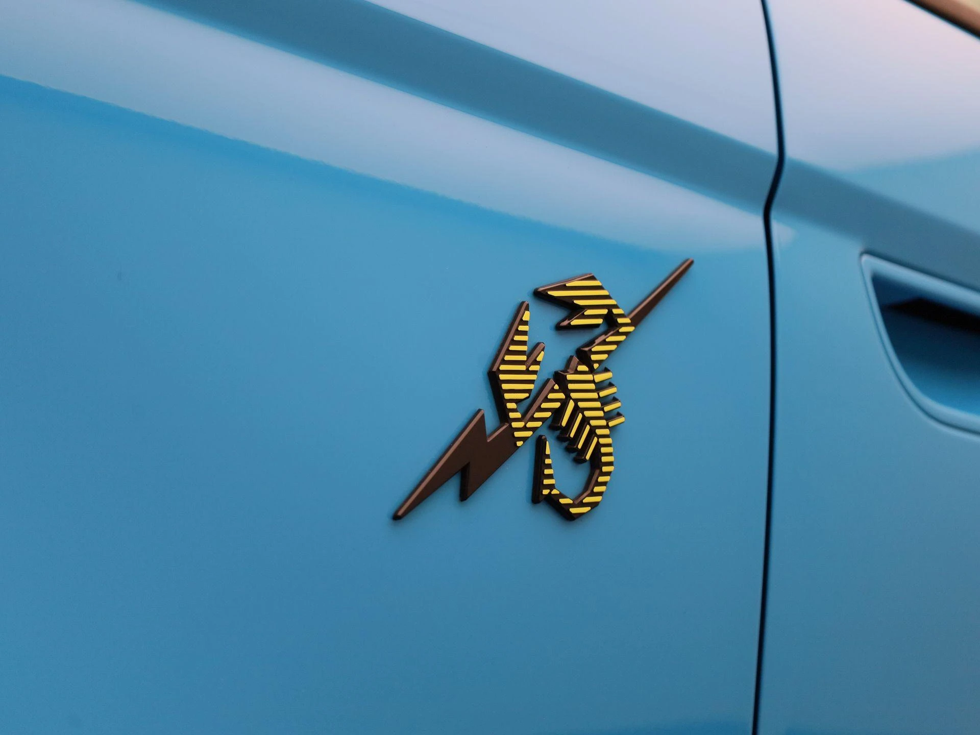 Abarth 500 Abarth Scorpionissima 42 kWh
