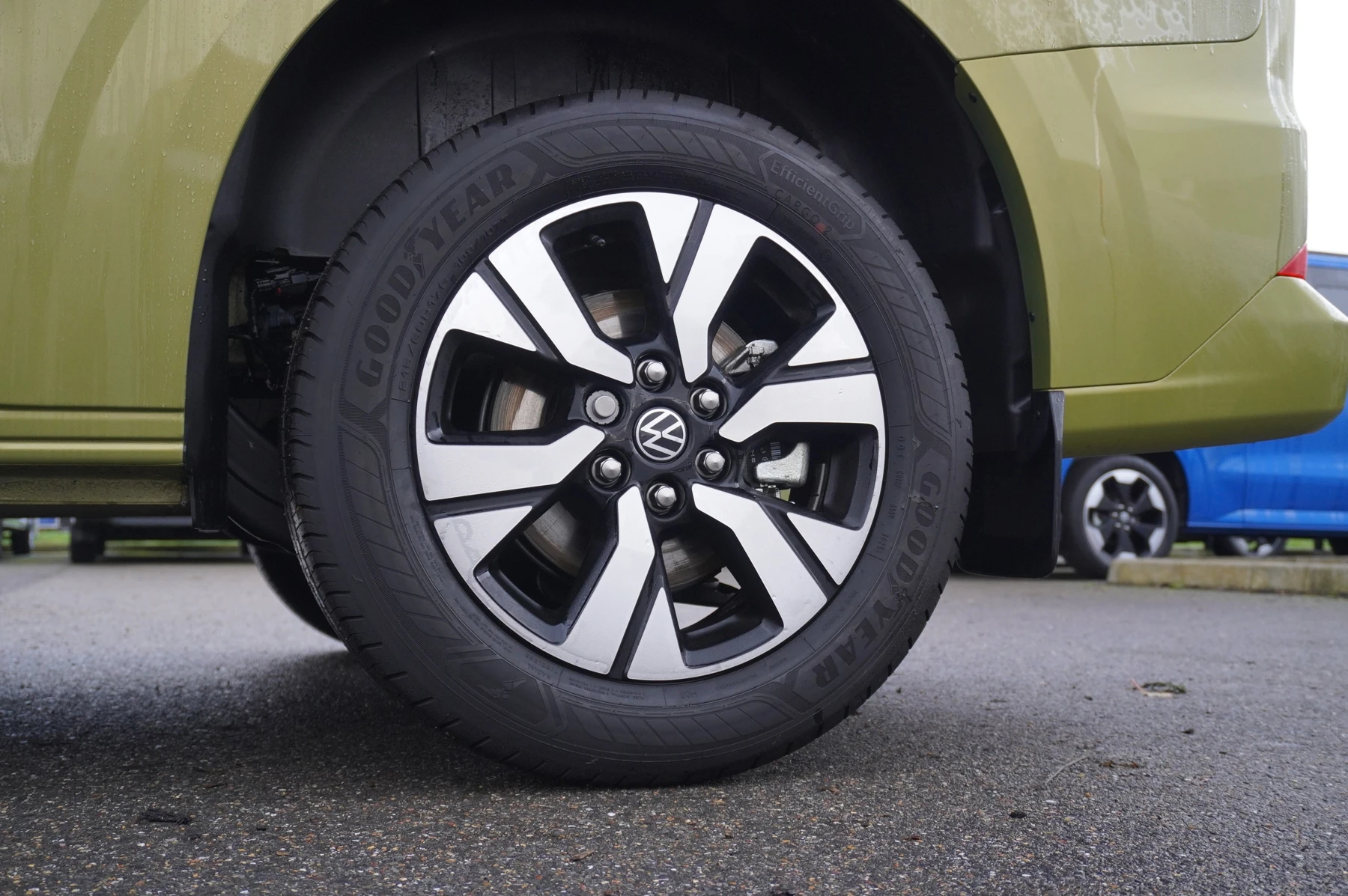 Volkswagen-Transporter-image-20