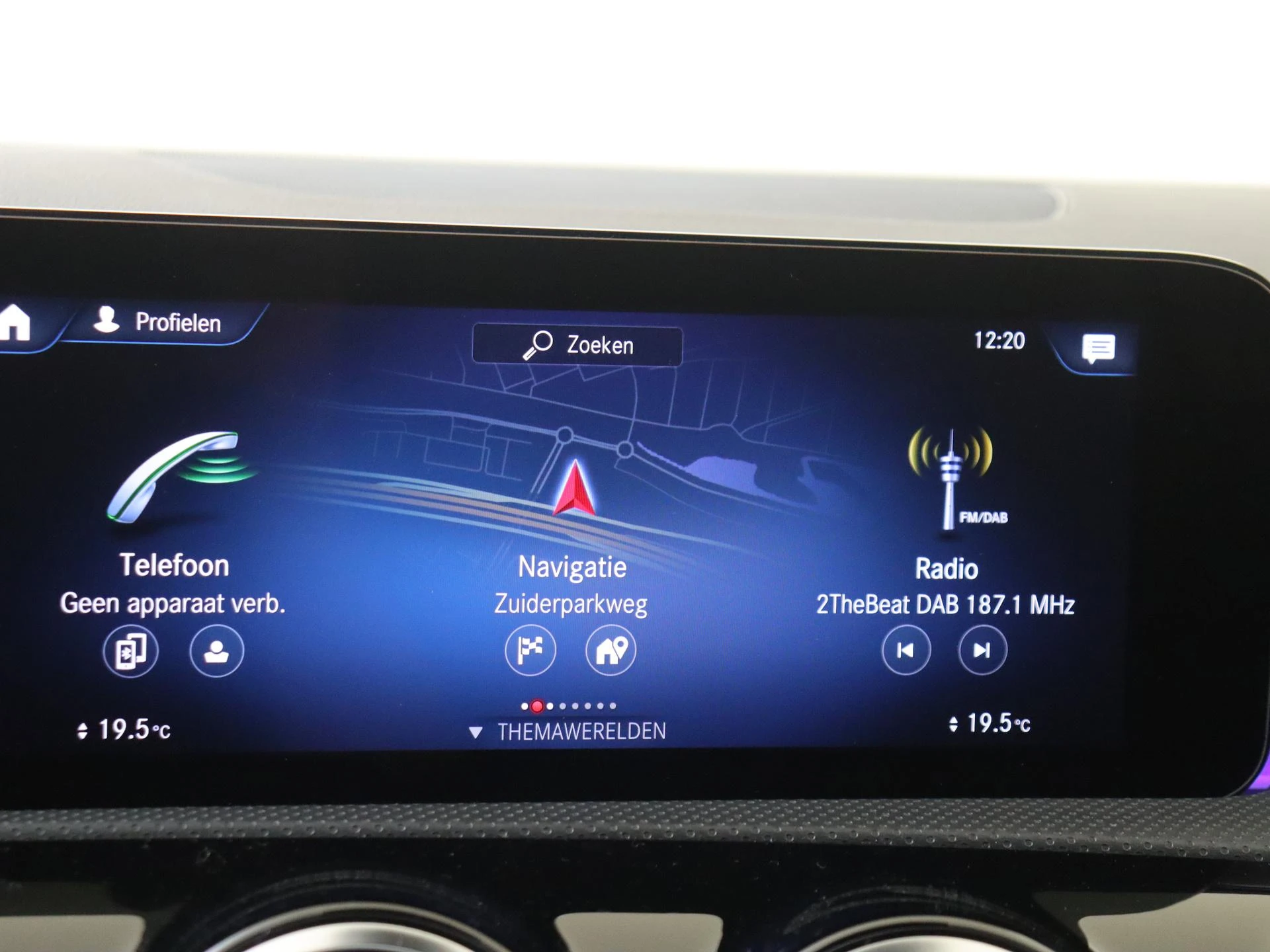 Mercedes-Benz-CLA-image-17