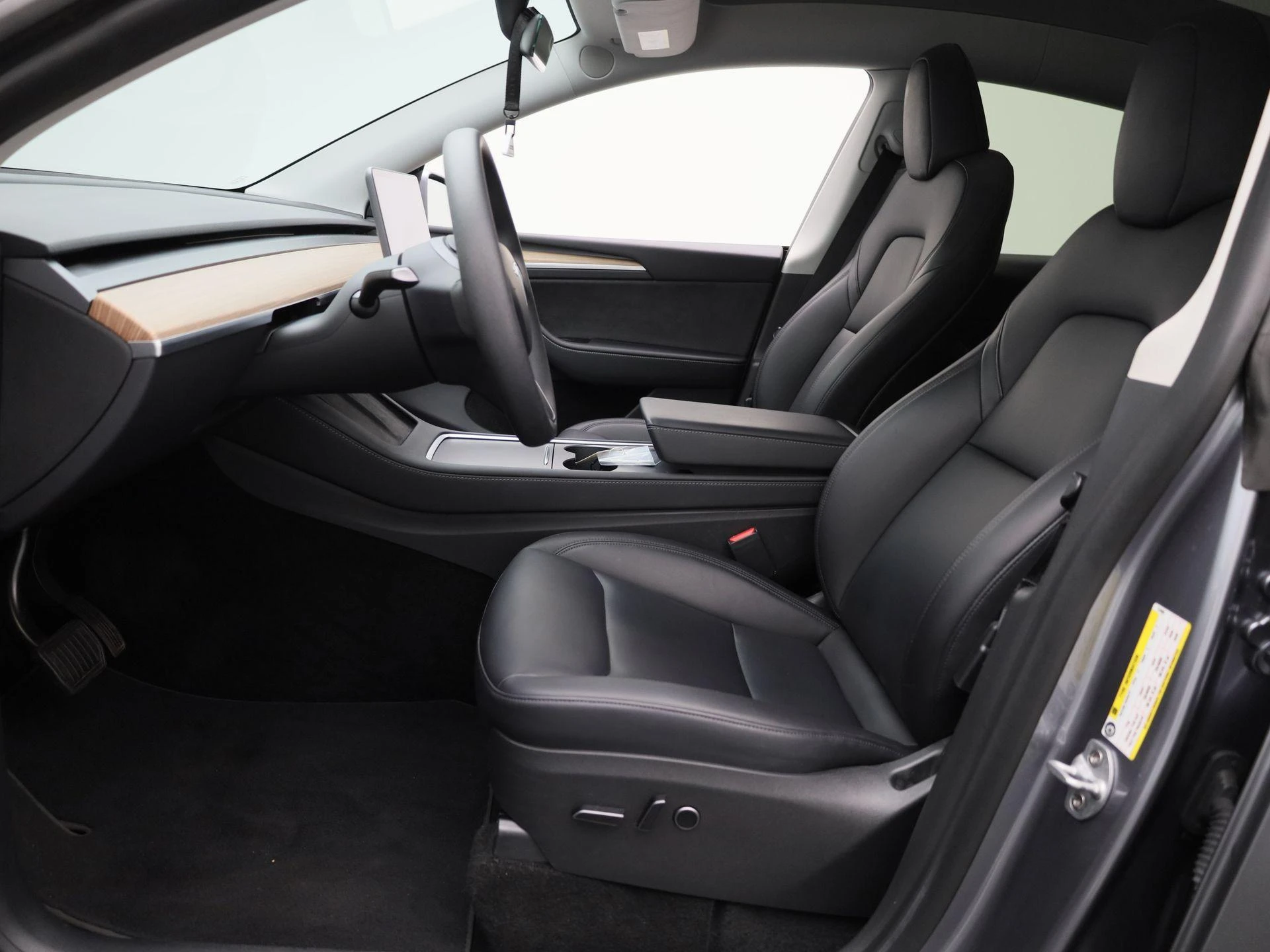 Tesla-Model Y-image-9