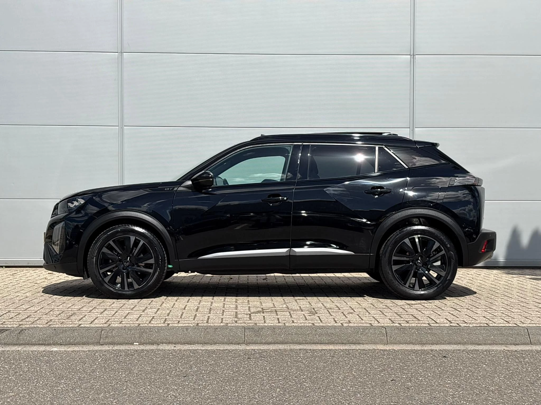 Peugeot-2008-image-2