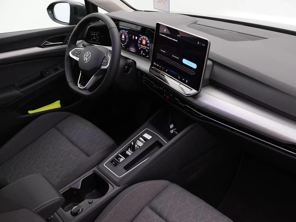 Volkswagen-Golf-image-2