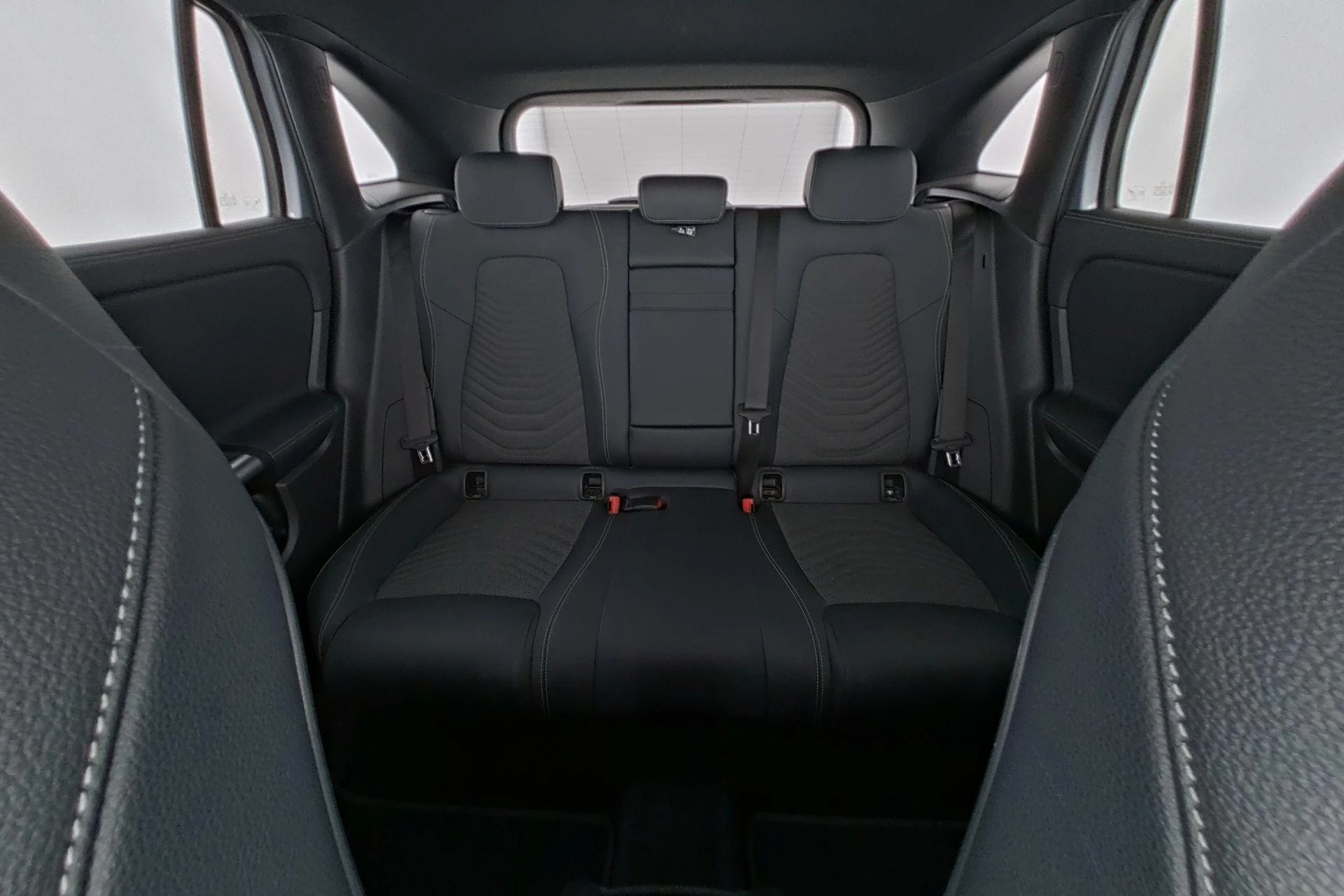 Mercedes-Benz EQA 250+ Business Line + CARPLAY + LED + CAMERA +