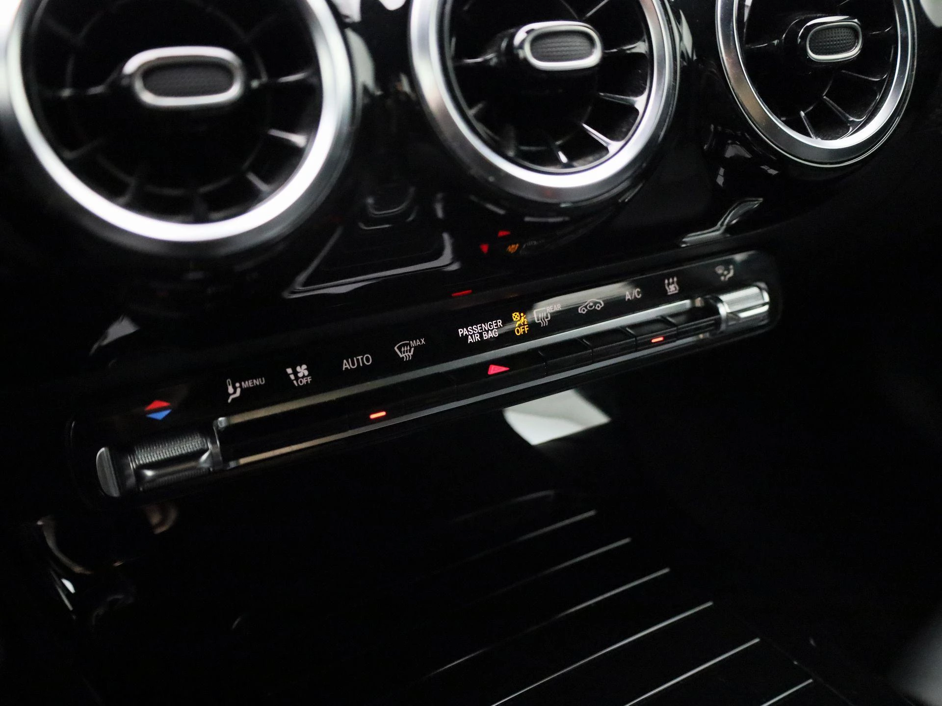 Mercedes-Benz-A-Klasse-image-17