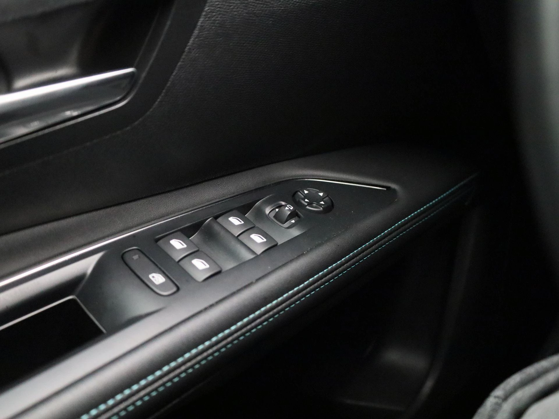 Peugeot-5008-image-23