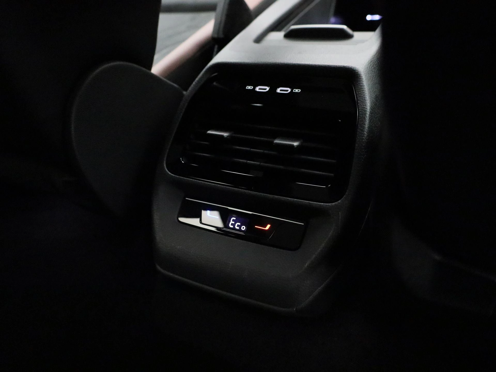 Volkswagen-ID.4-image-38