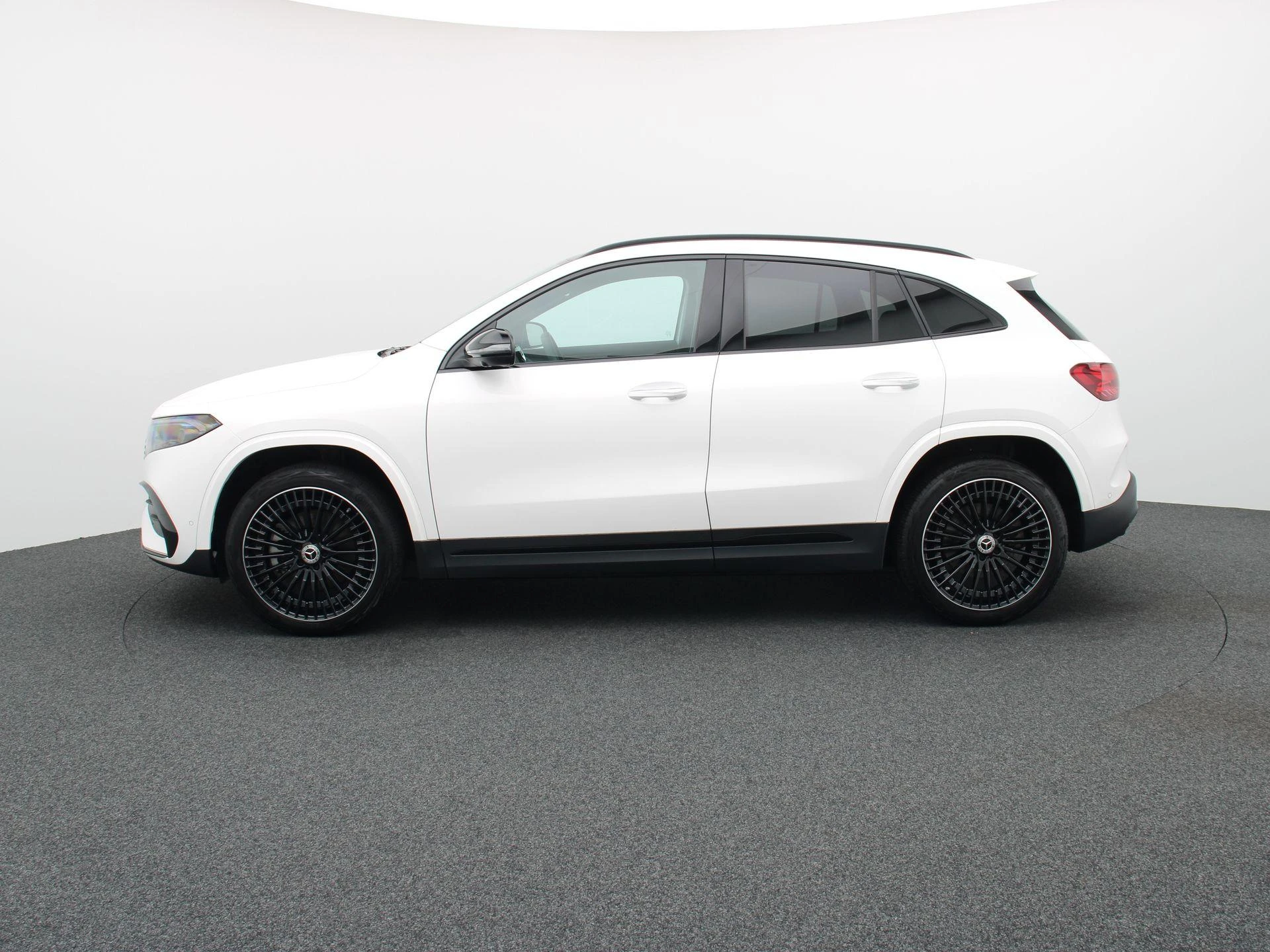 Mercedes-Benz EQA 250+ Star Edition + PANO + TREKHAAK + BURMESTER + HEAD UP +