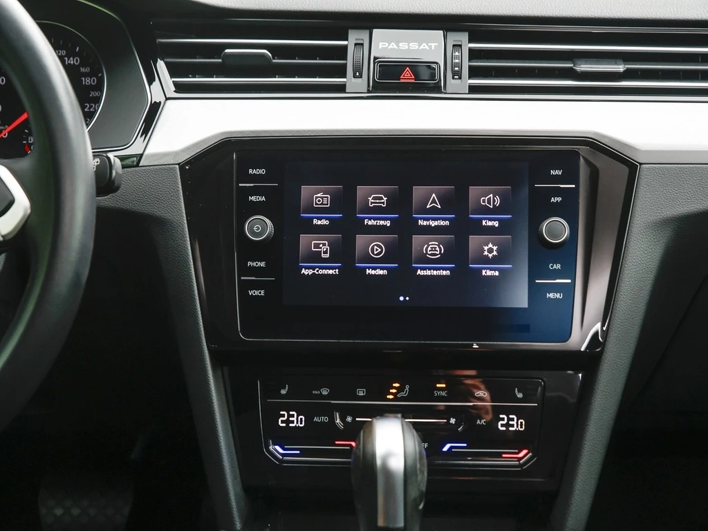 Volkswagen-Passat-image-11