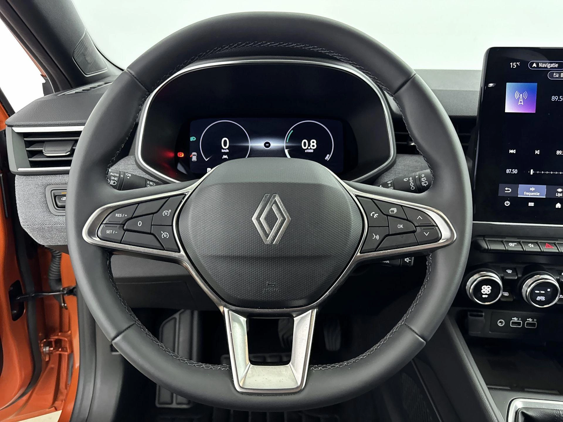 Renault-Clio-image-18