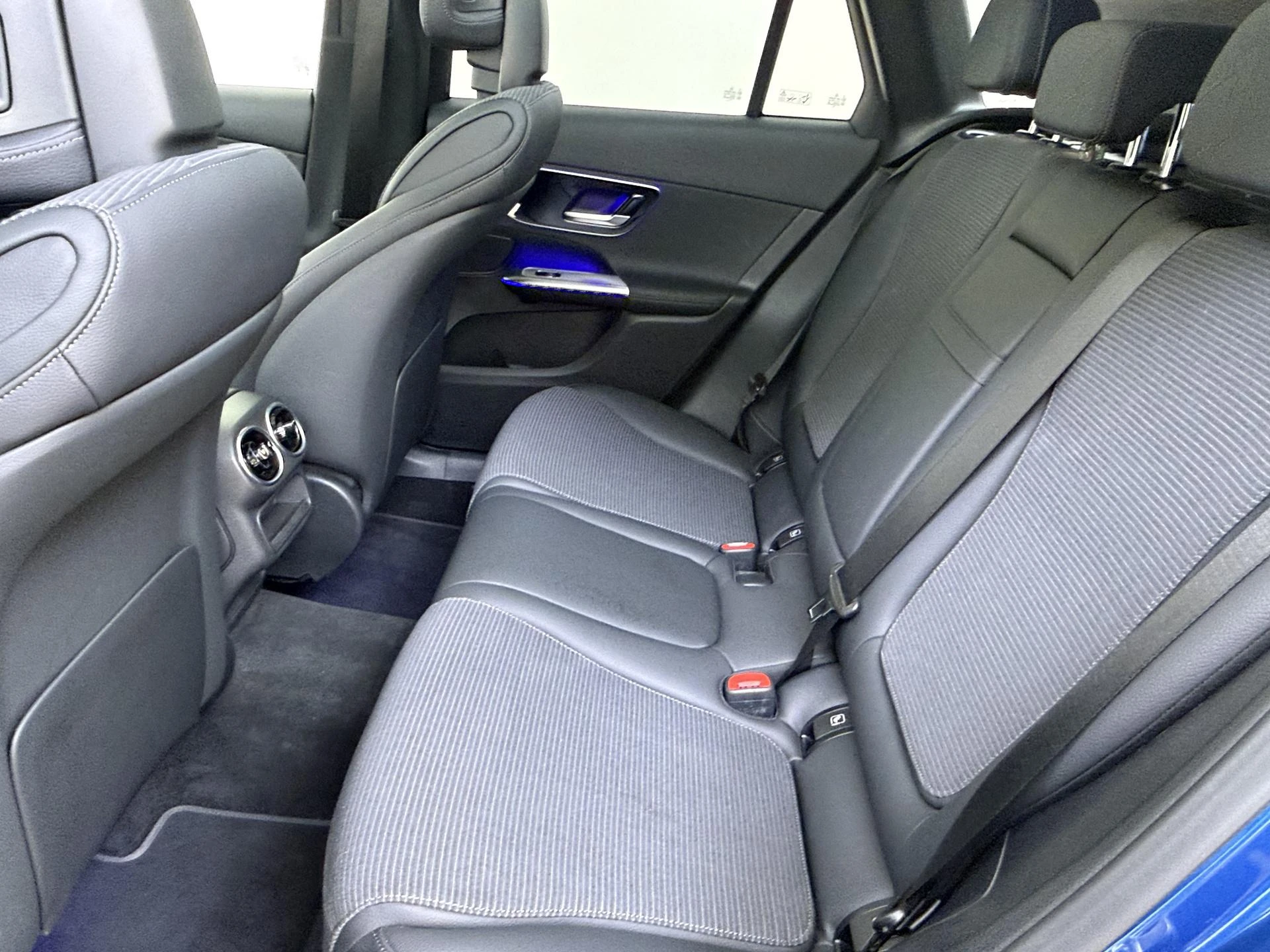 Mercedes-Benz-GLC-image-15