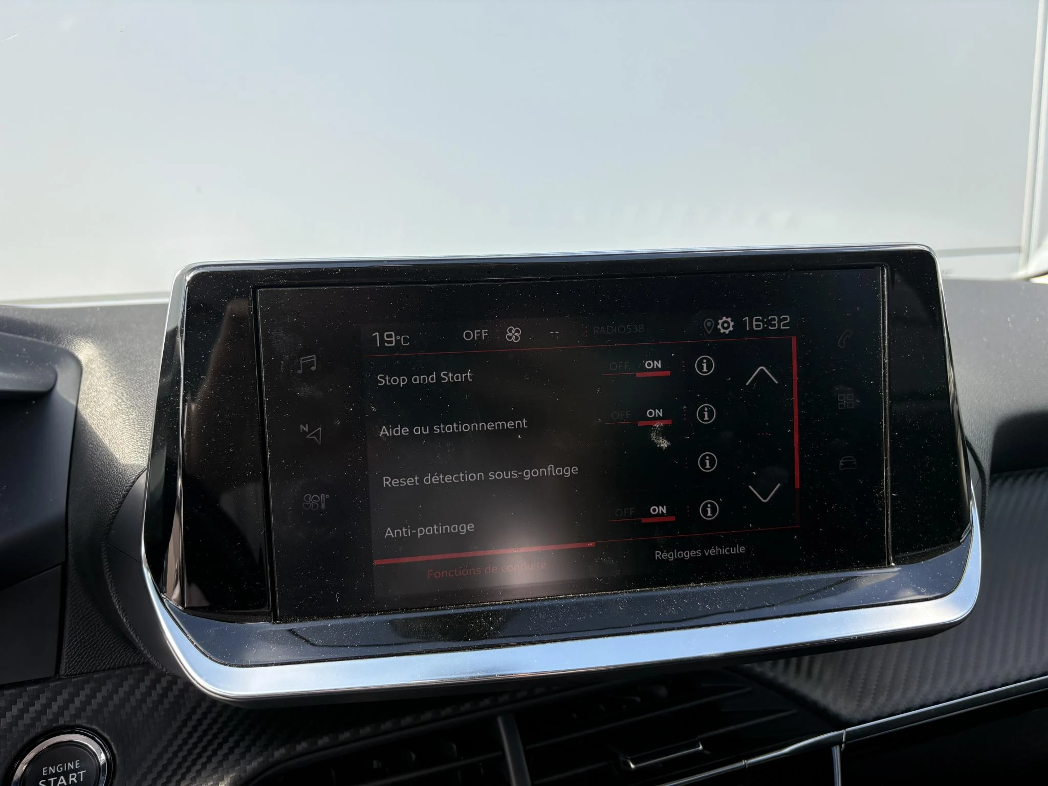 Peugeot-208-image-12