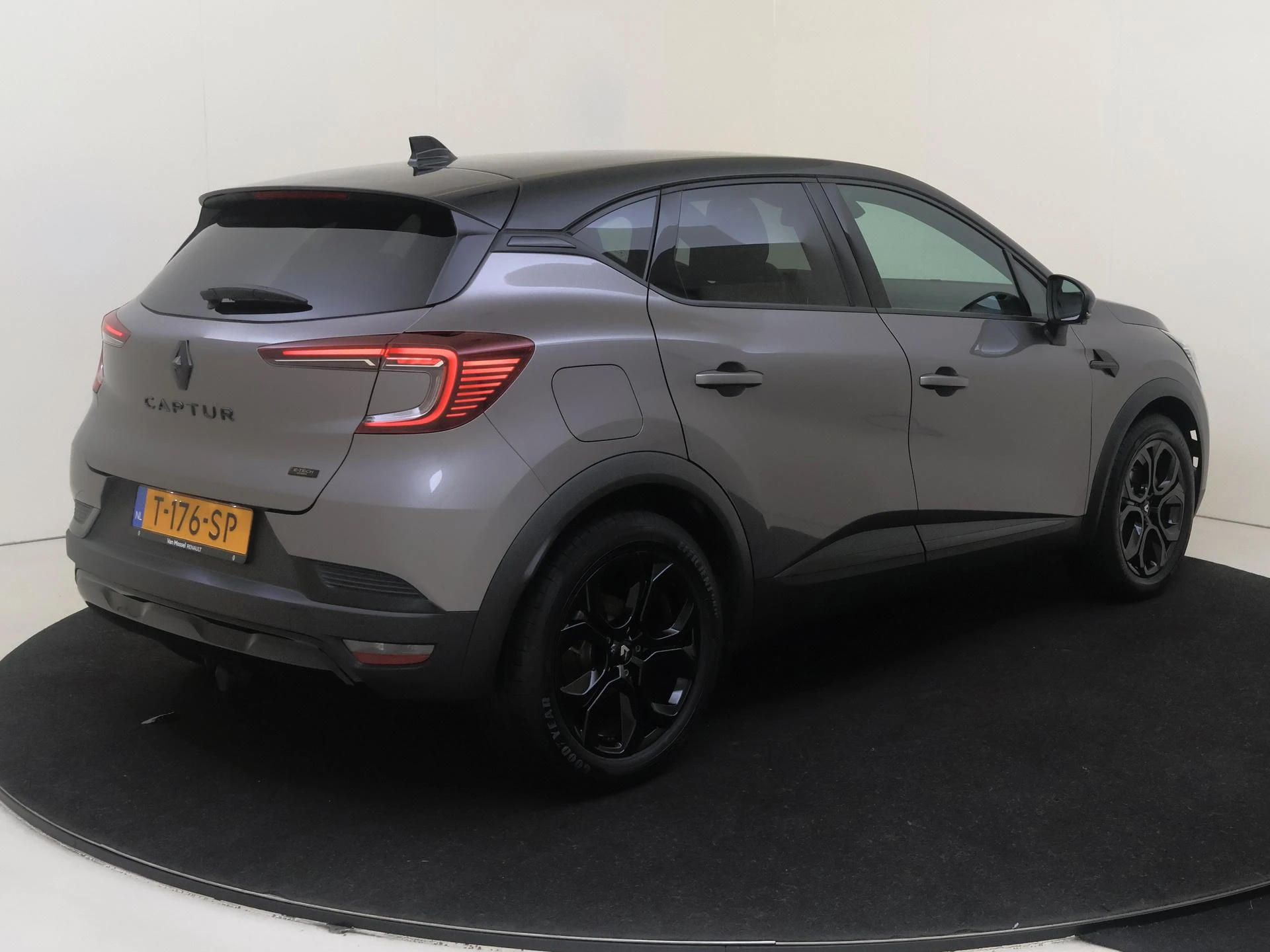 Renault-Captur-image-3