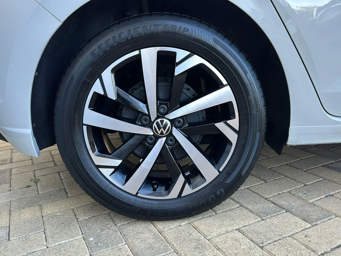 Volkswagen-Polo-image-7