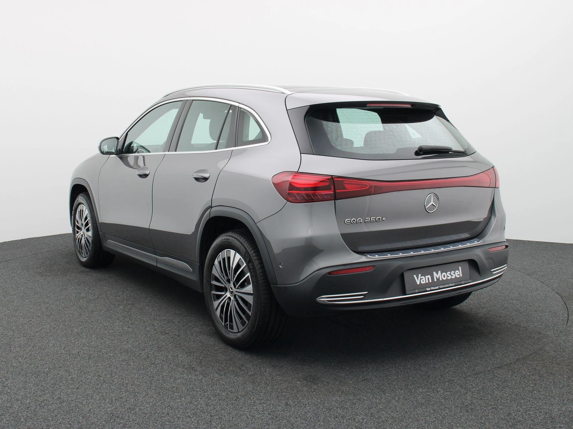 Mercedes-Benz-EQA-image-1