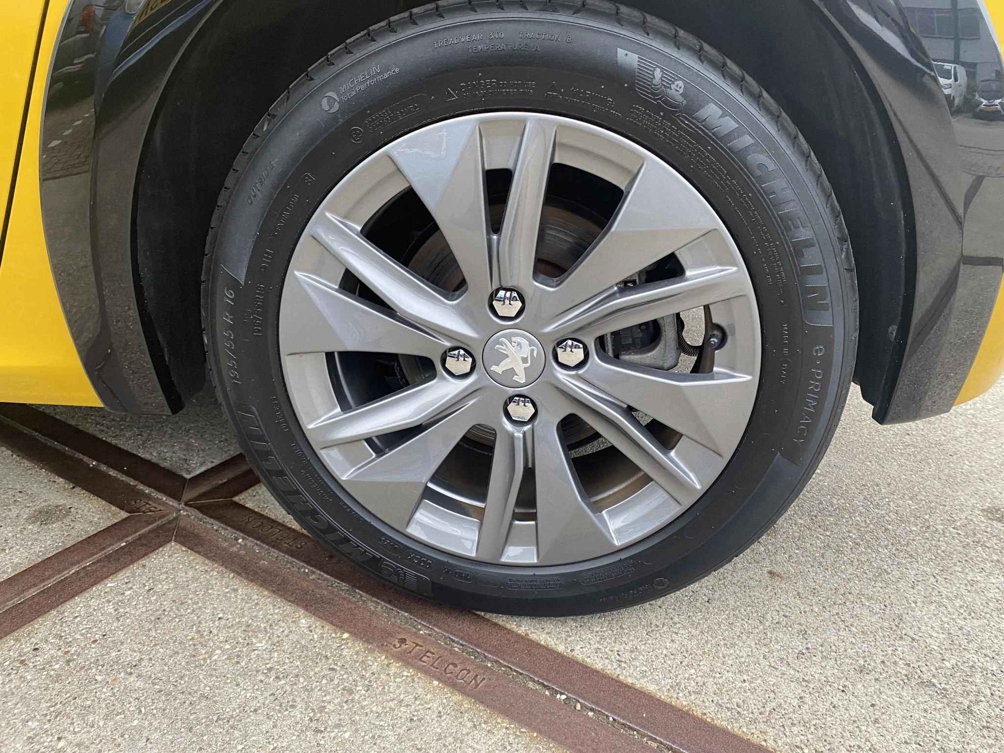 Peugeot-e-208-image-2