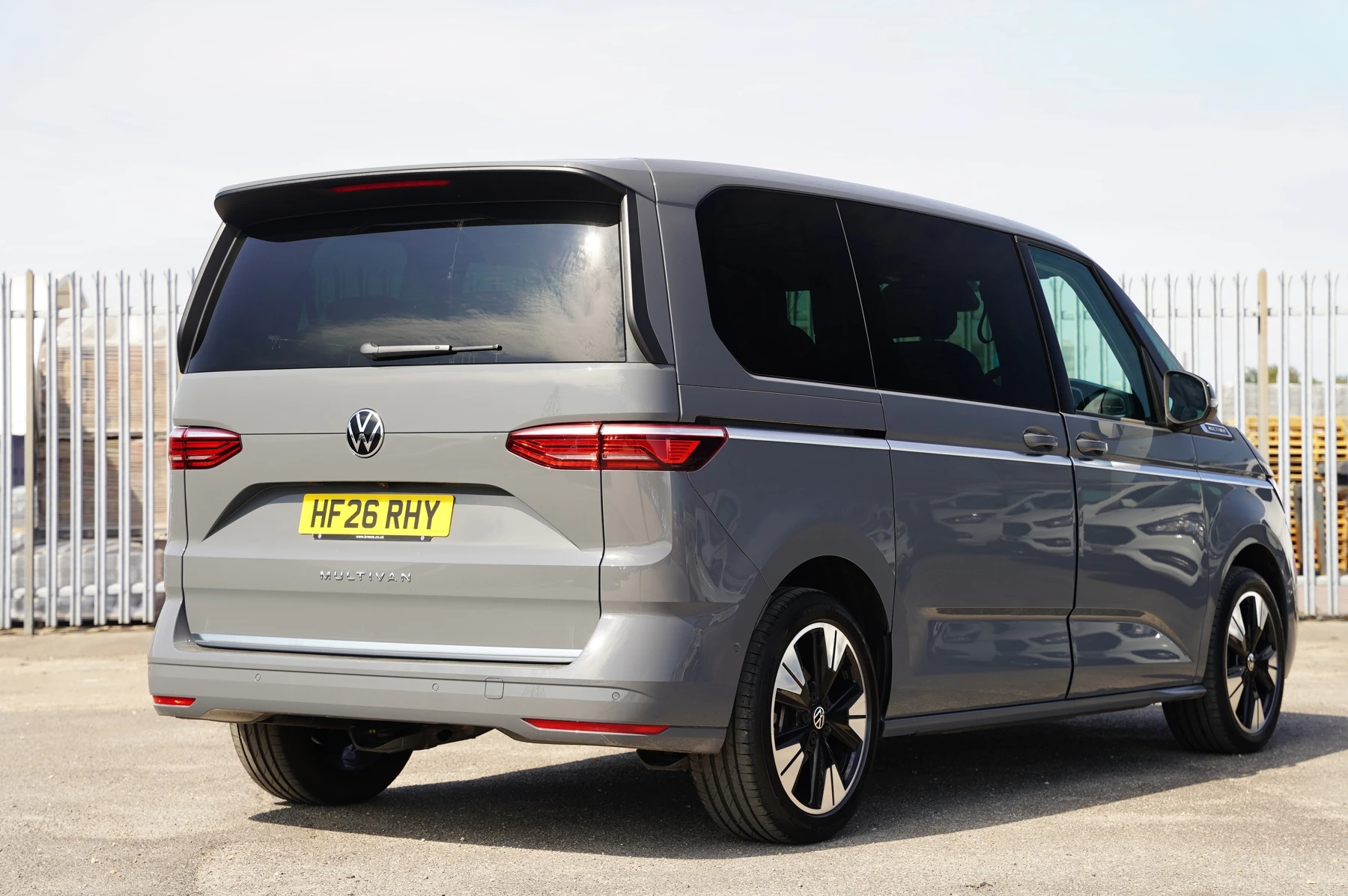 Volkswagen-Multivan-image-2