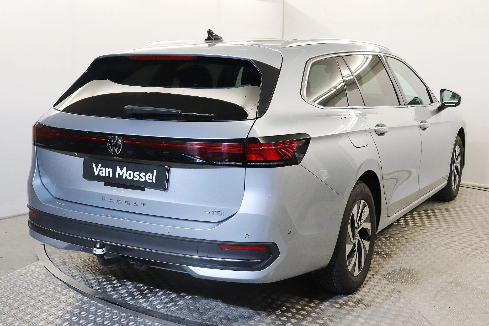Volkswagen-Passat-image-3