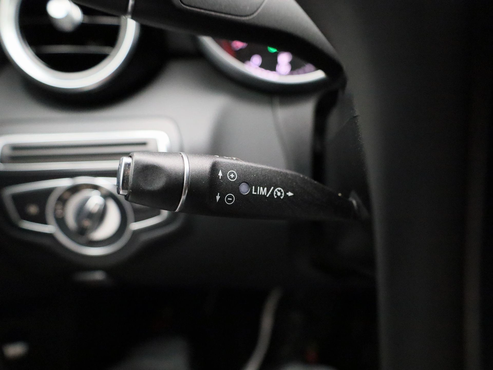 Mercedes-Benz-C-Klasse-image-26