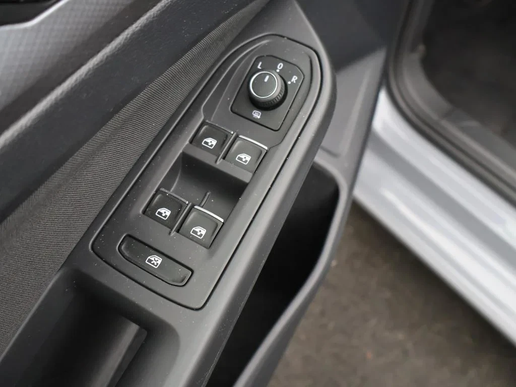 Volkswagen-Golf-image-18