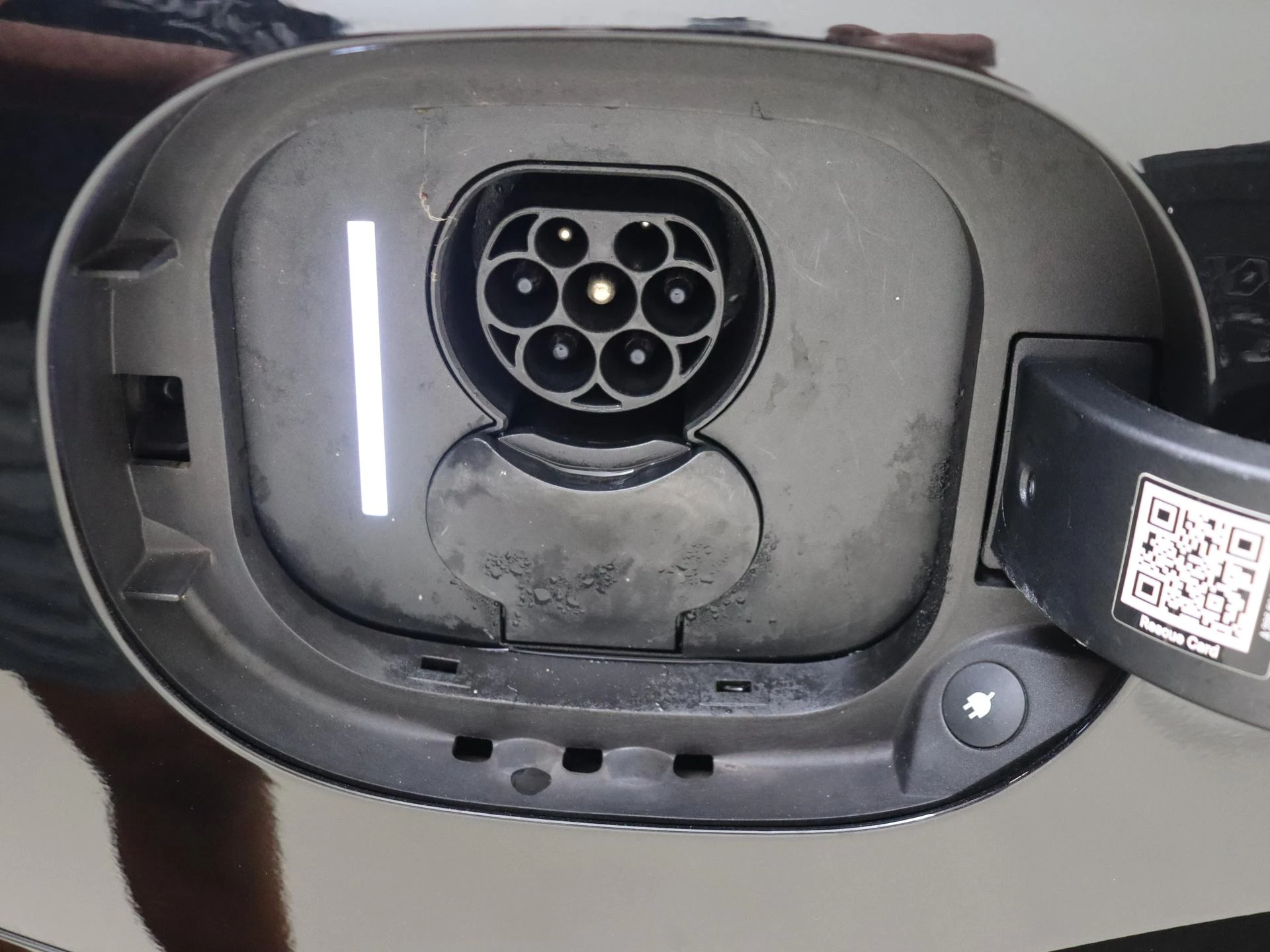 Mercedes-Benz-EQE-image-28