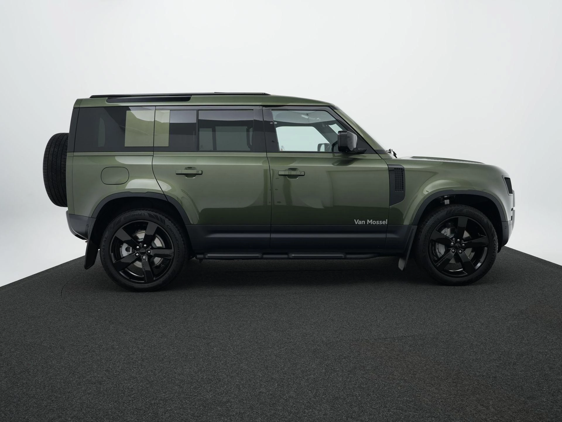 Land Rover-Defender-image-7