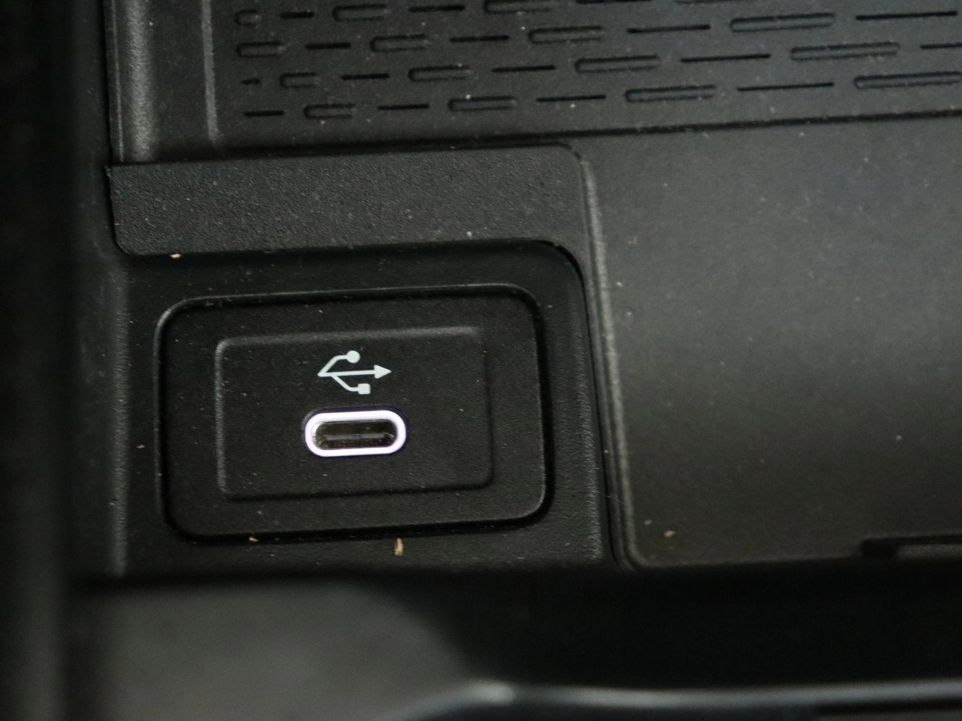 Mercedes-Benz-EQA-image-23