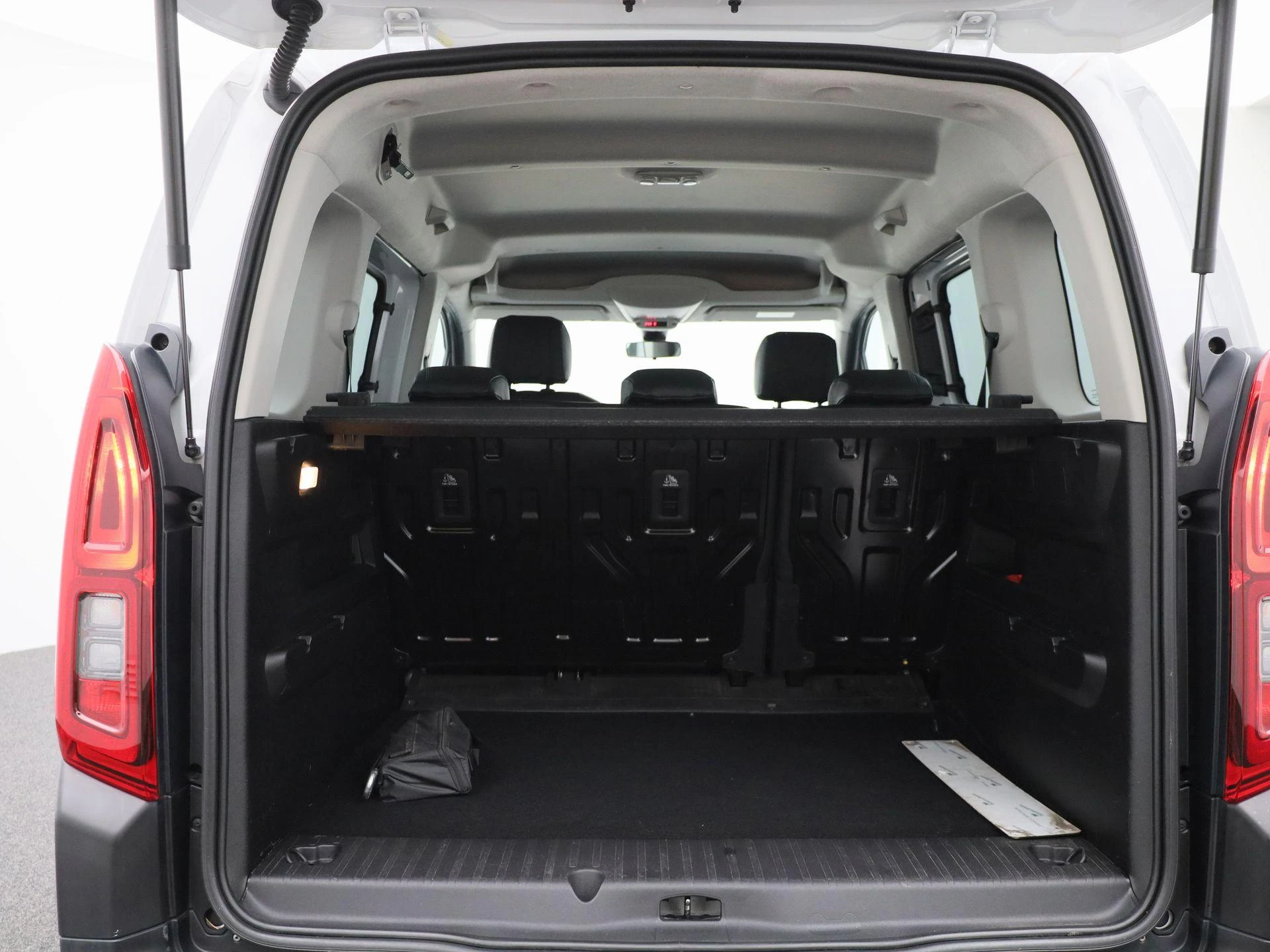 Opel-Combo Life-image-15