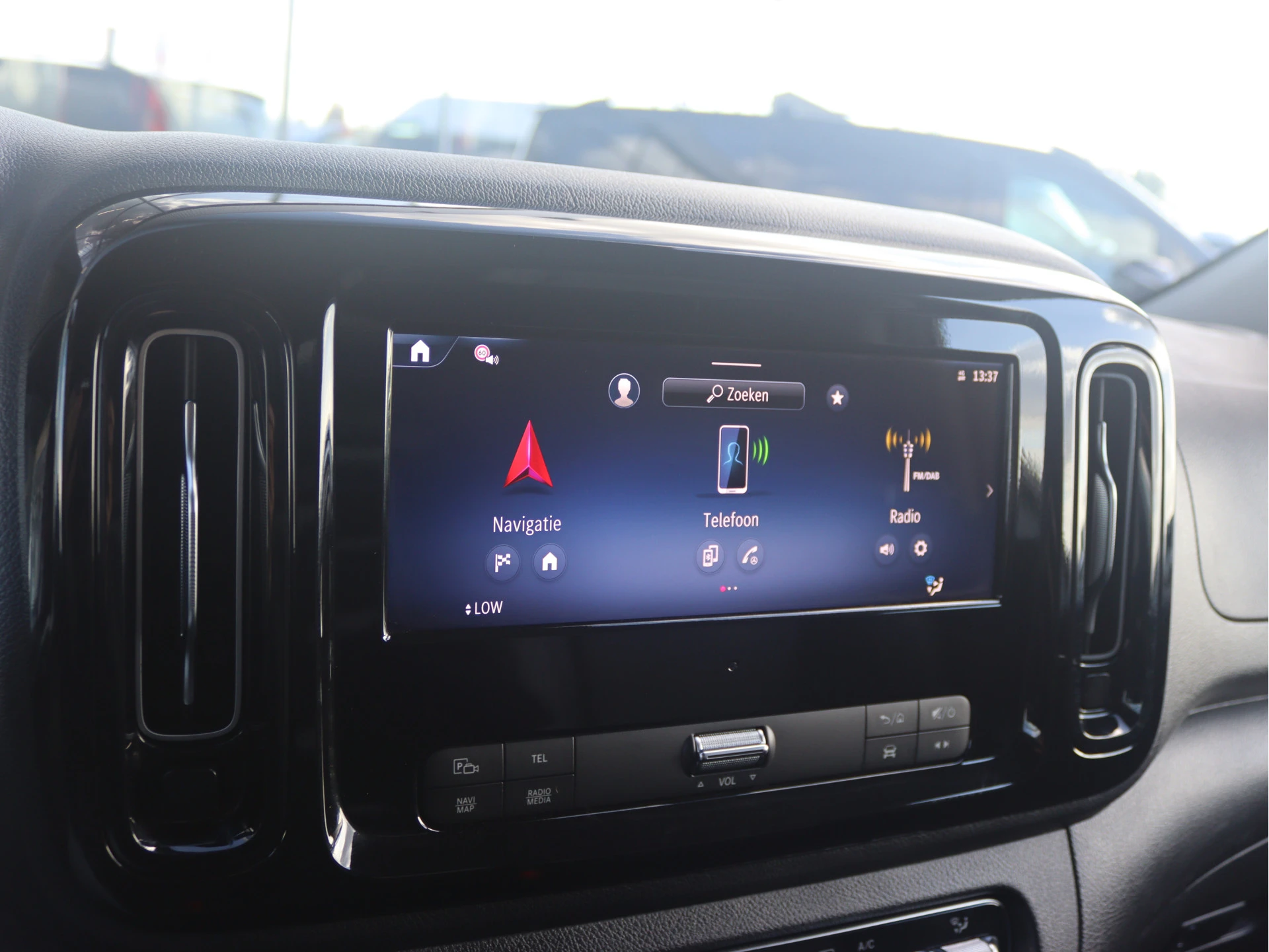 Mercedes-Benz-Vito-image-8