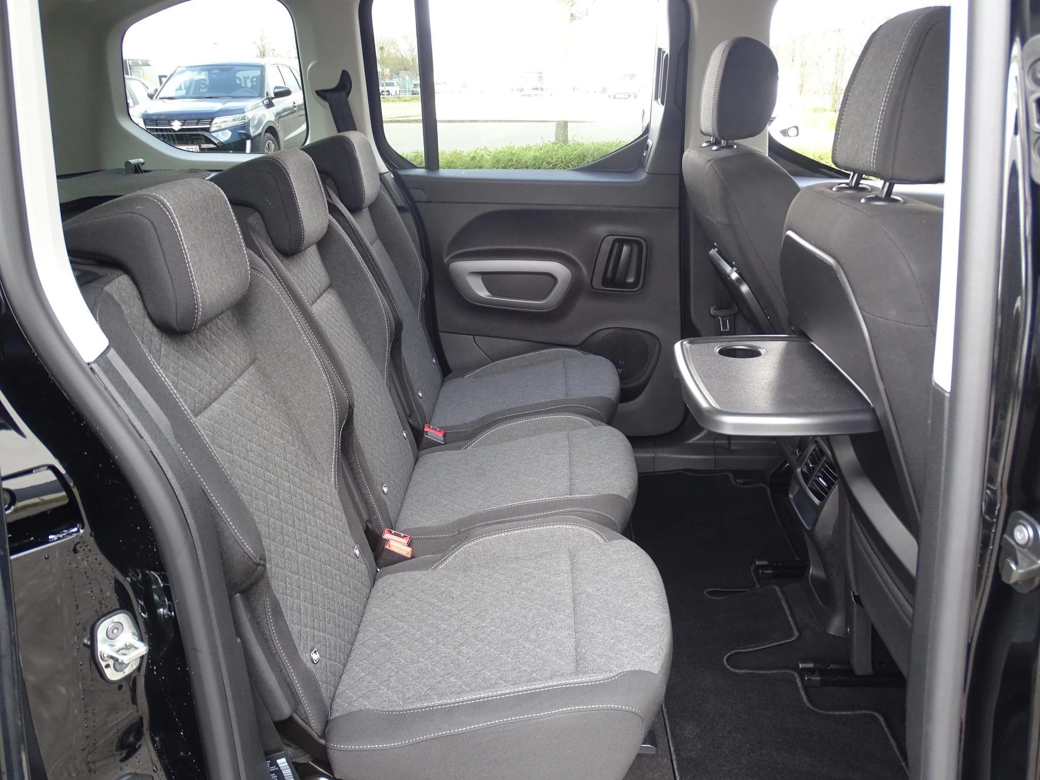 Opel Combo Life 1.2T Edition+gps+camera+park pilot achteraan