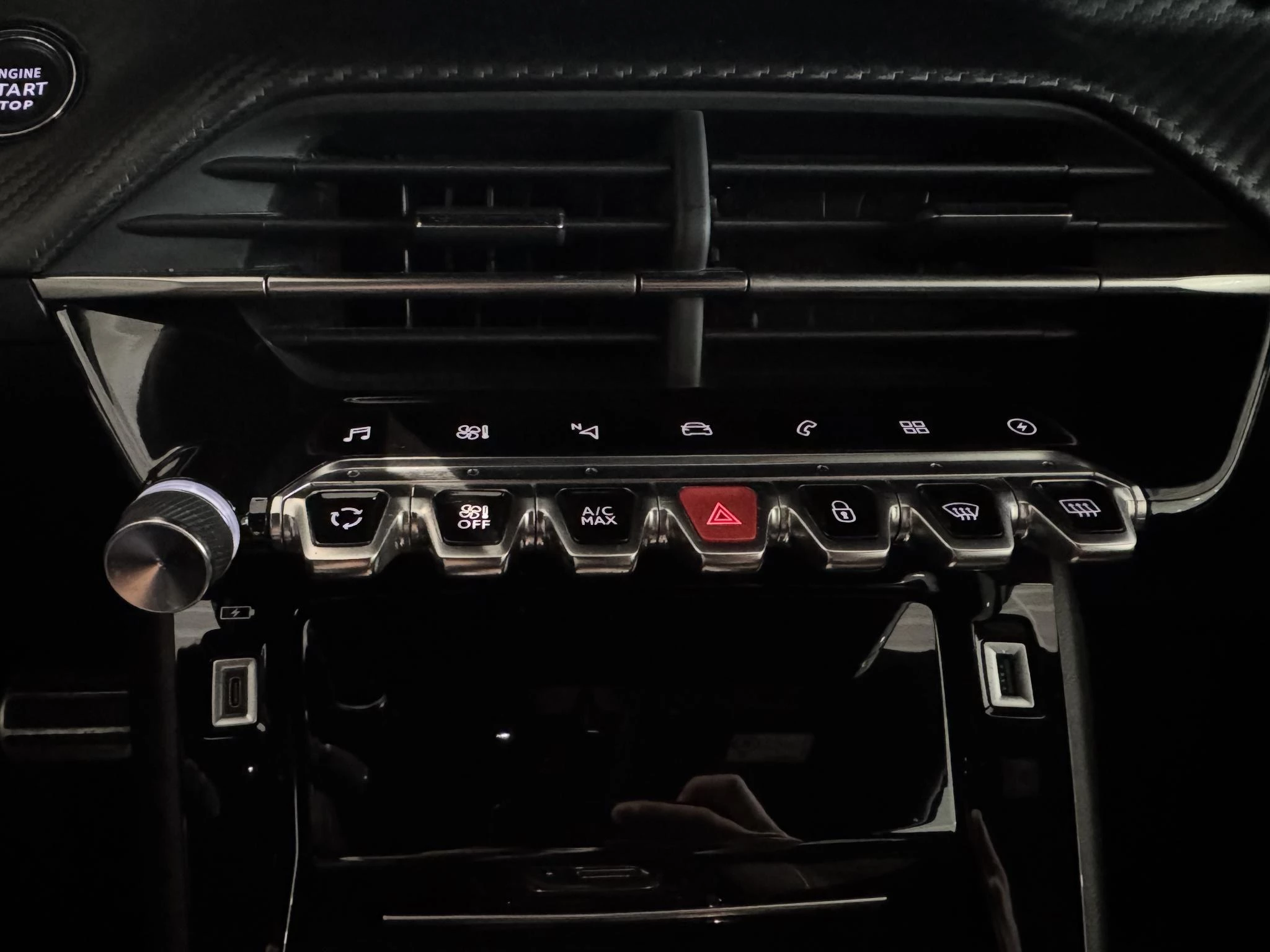 Peugeot-e-208-image-21