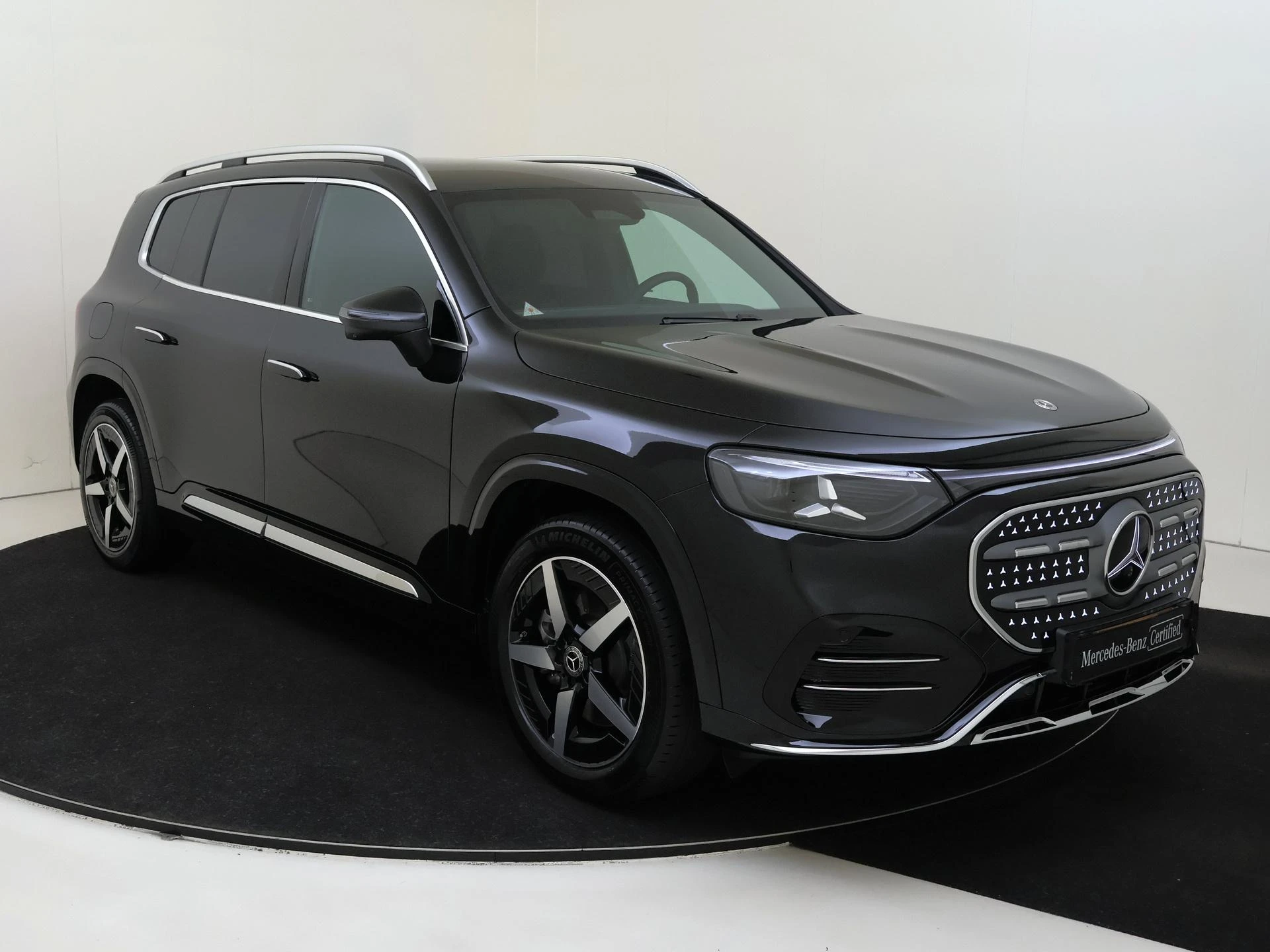 Mercedes-Benz-GLB-image-1