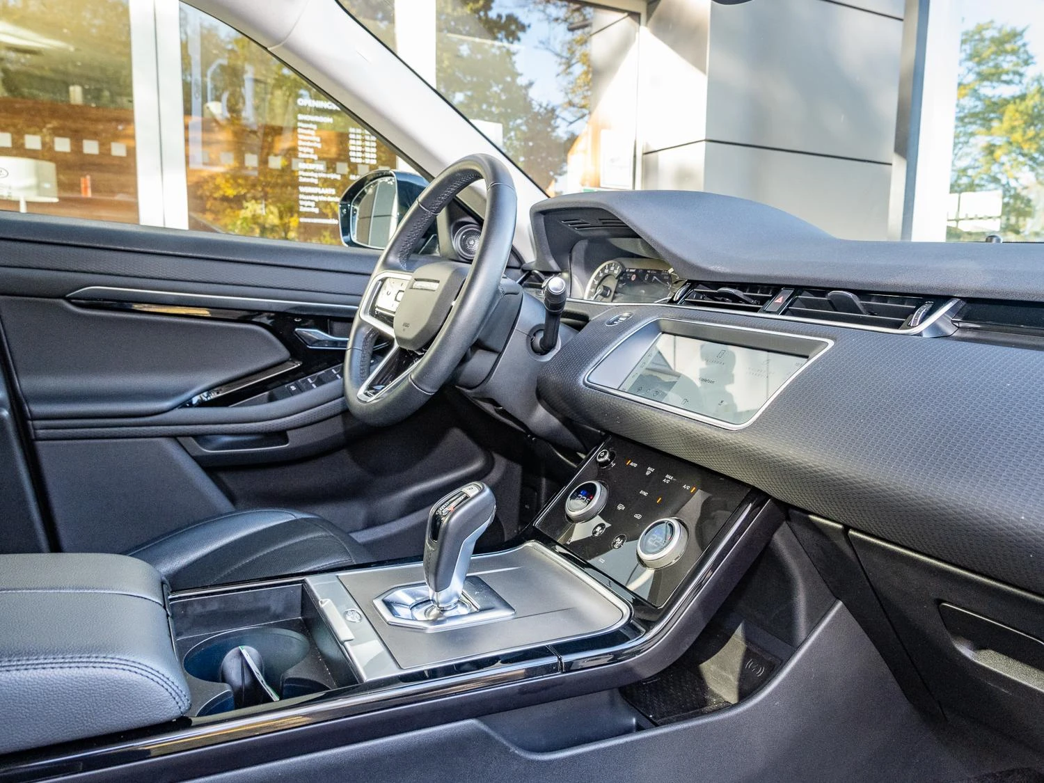 Land Rover-Range Rover Evoque-image-17