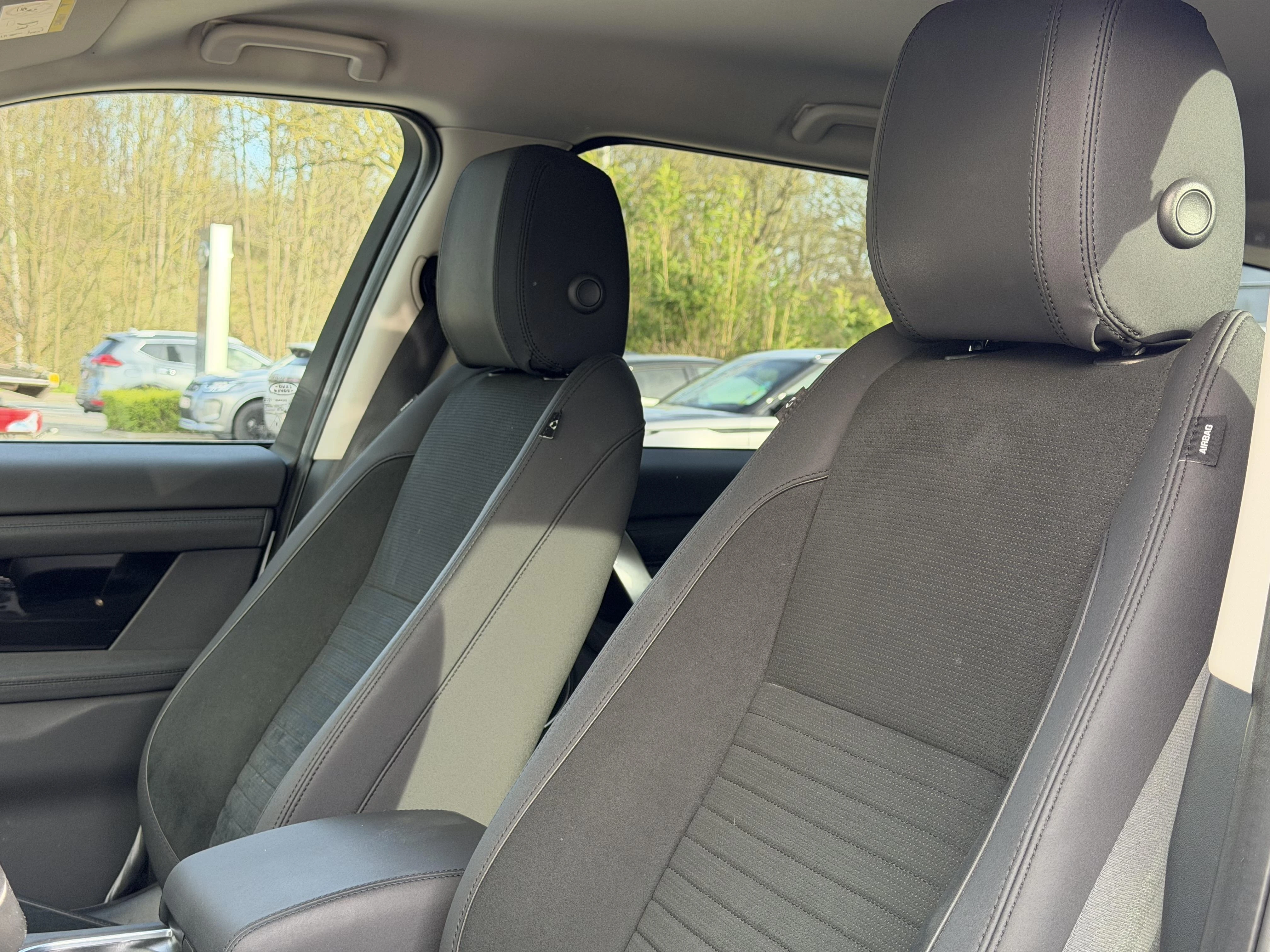 Land Rover-Discovery Sport-image-3
