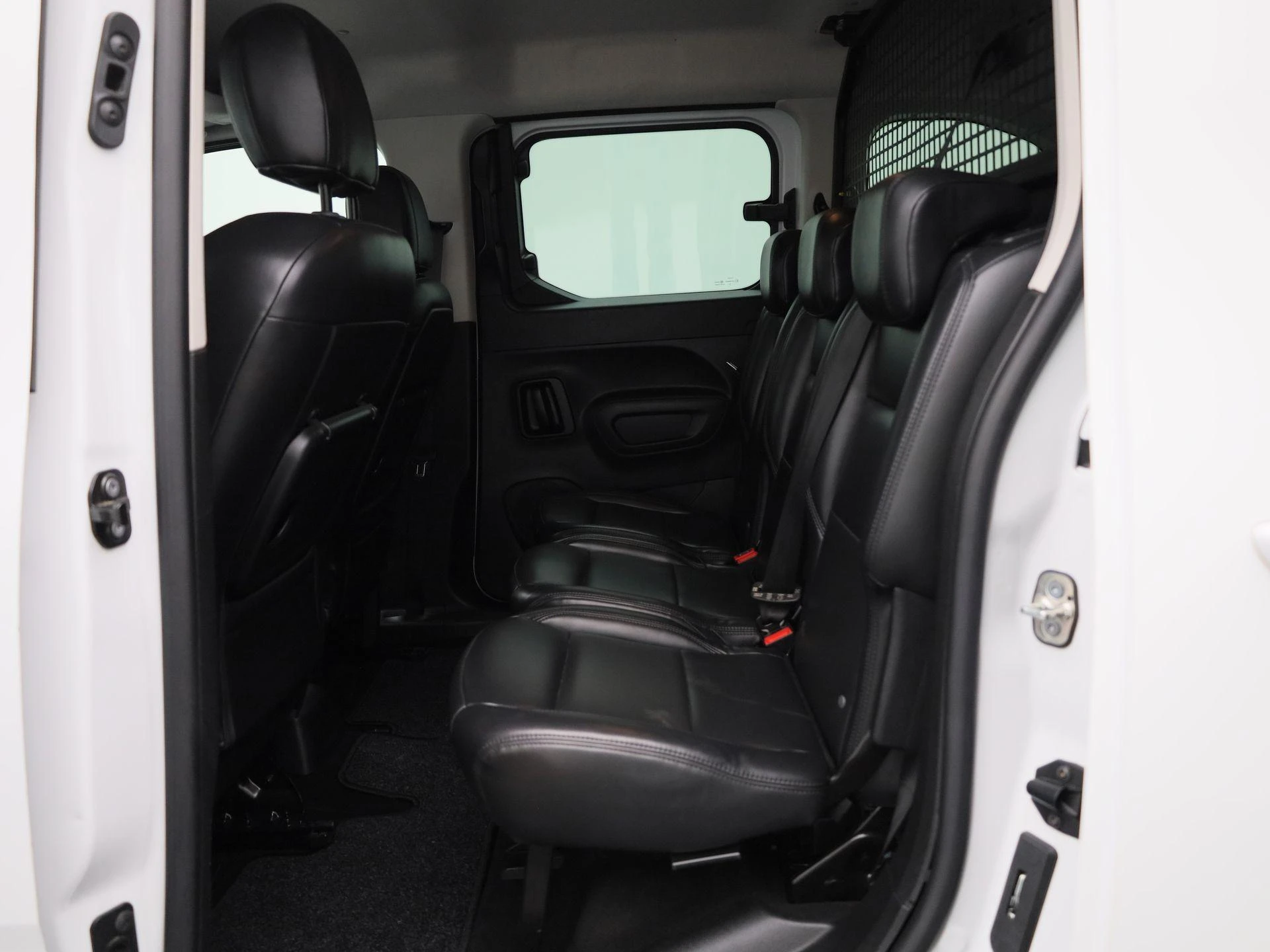 Opel-Combo Life-image-11
