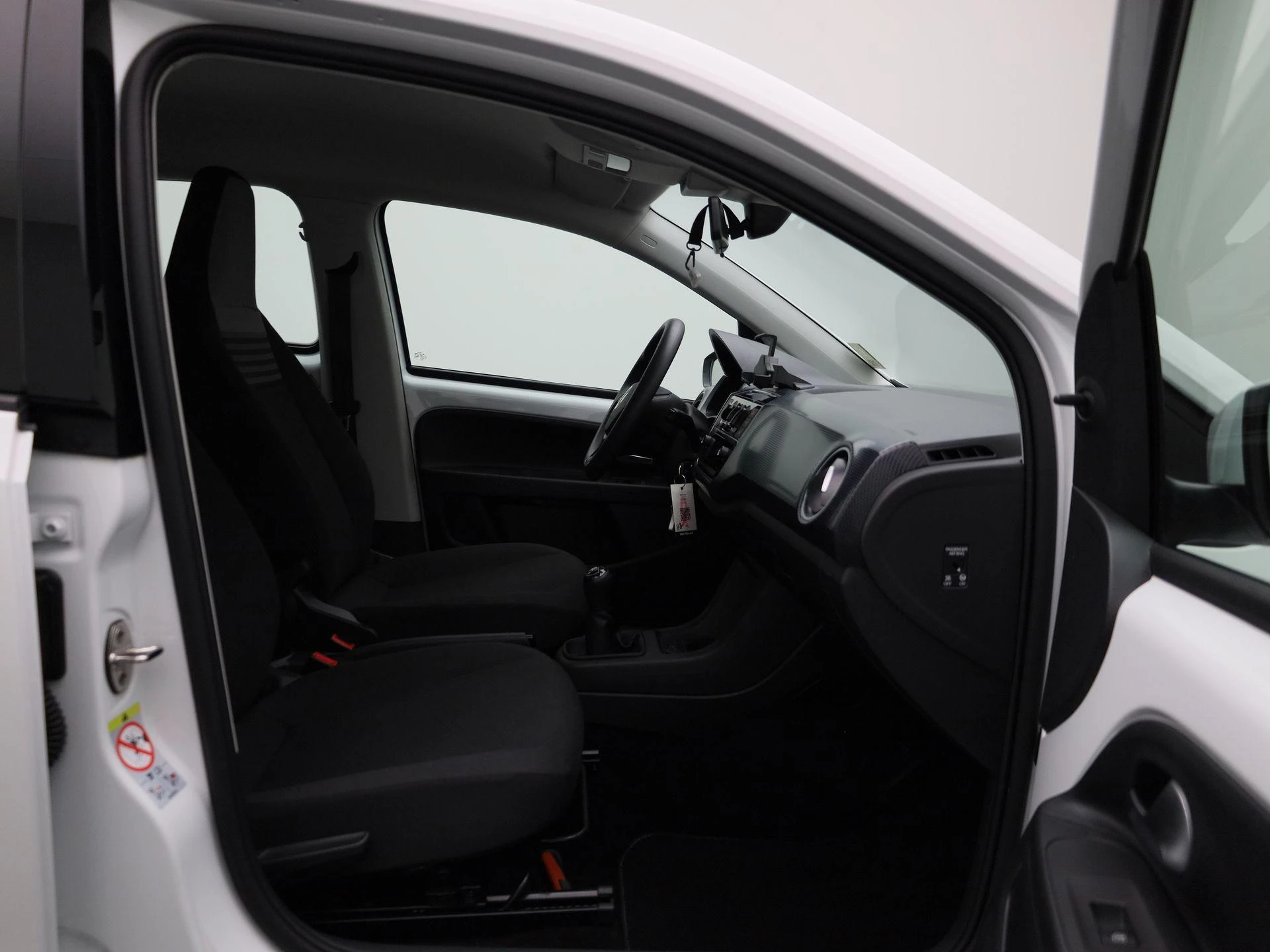 Volkswagen-up!-image-26