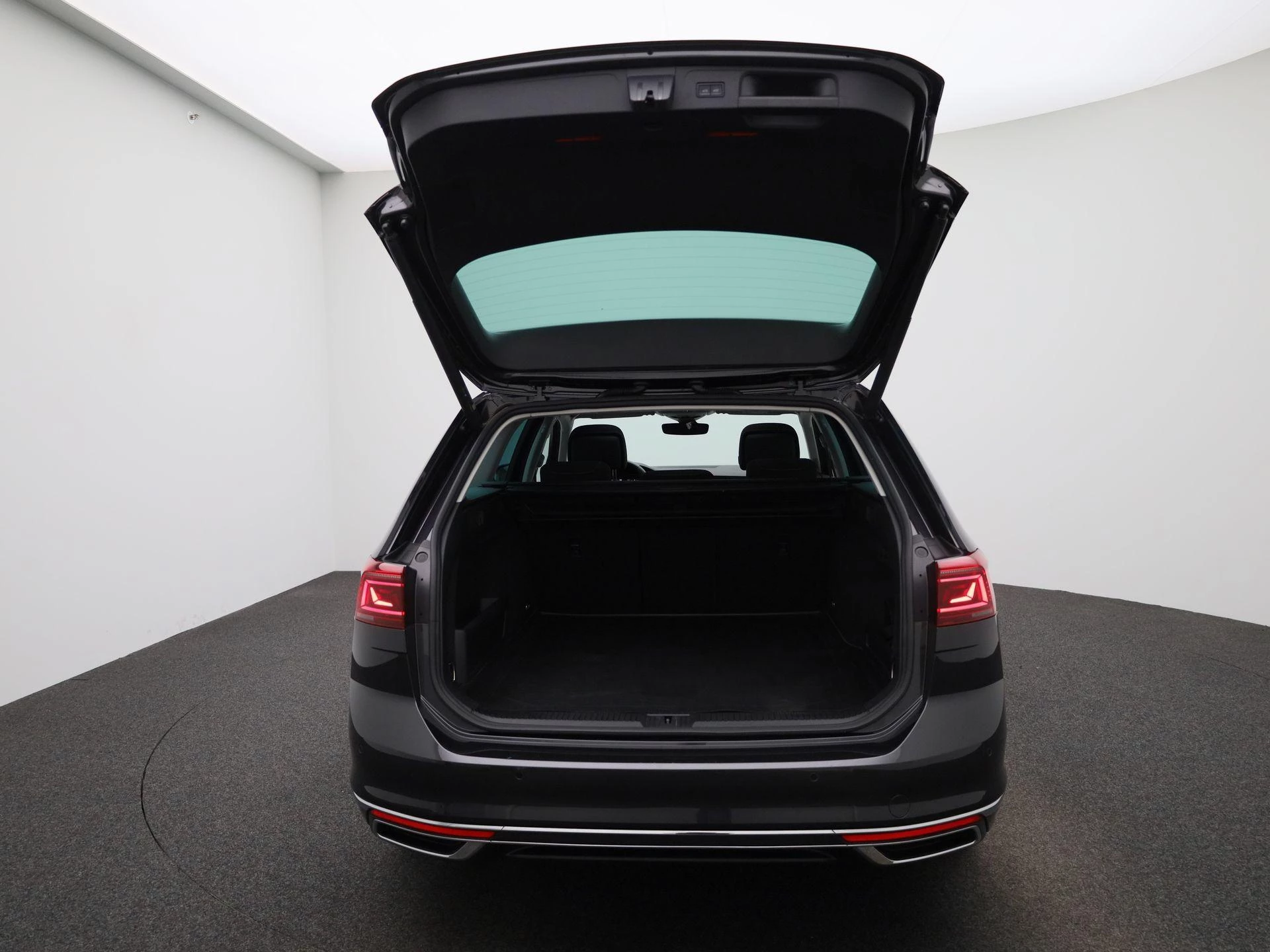 Volkswagen-Passat-image-10