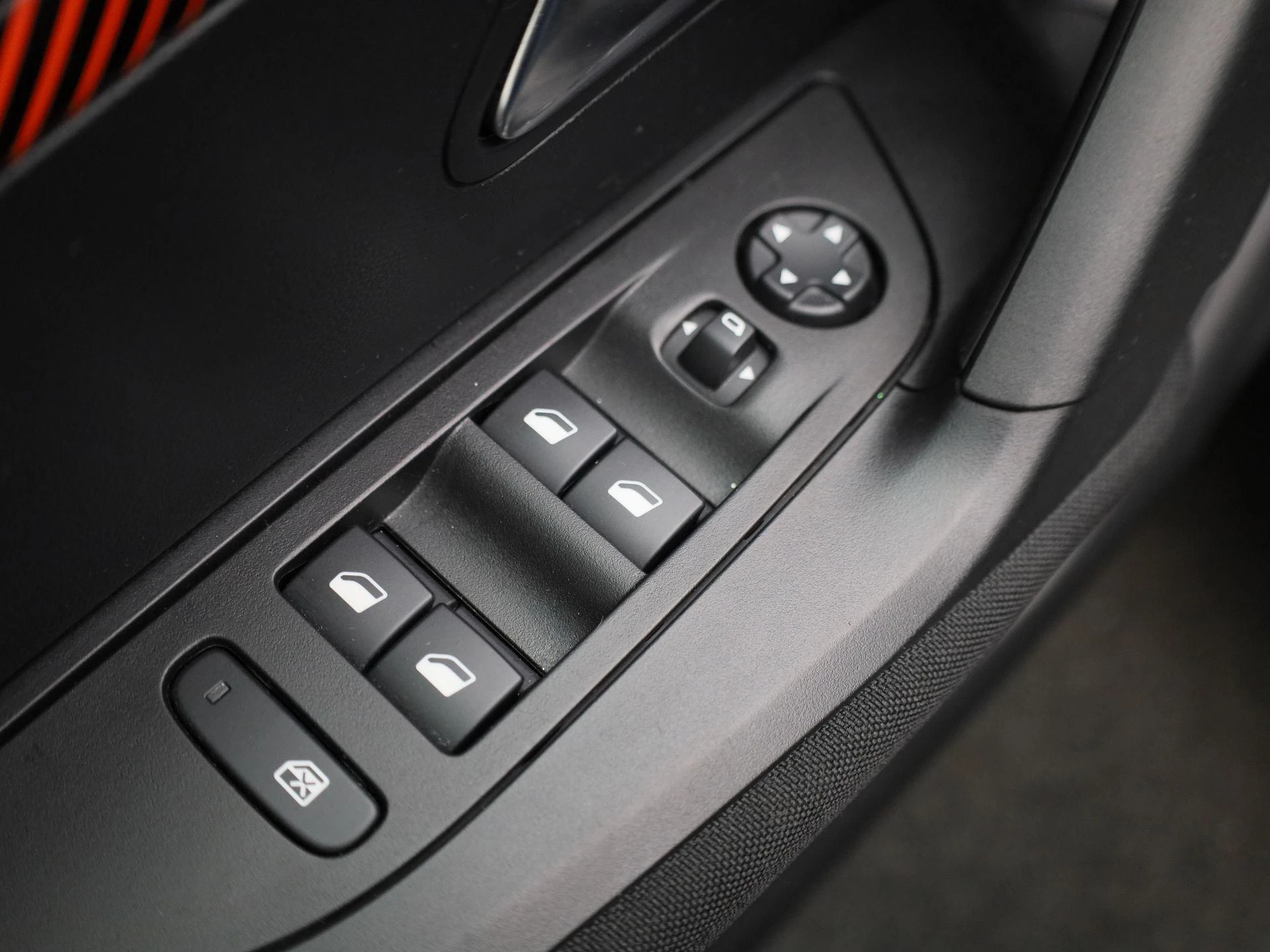 Peugeot e-2008 EV Active 50 kWh