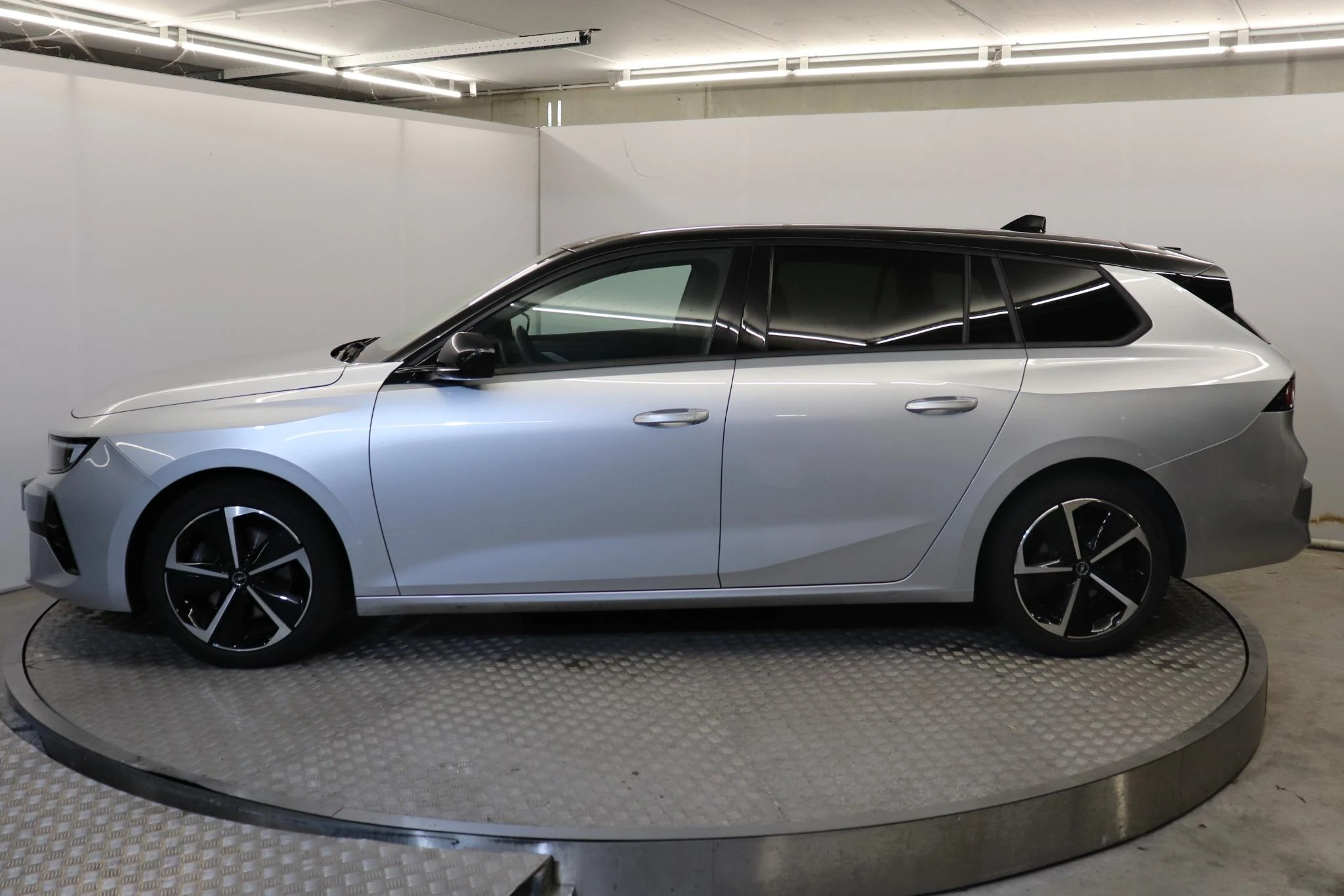 Opel-Astra-image-2