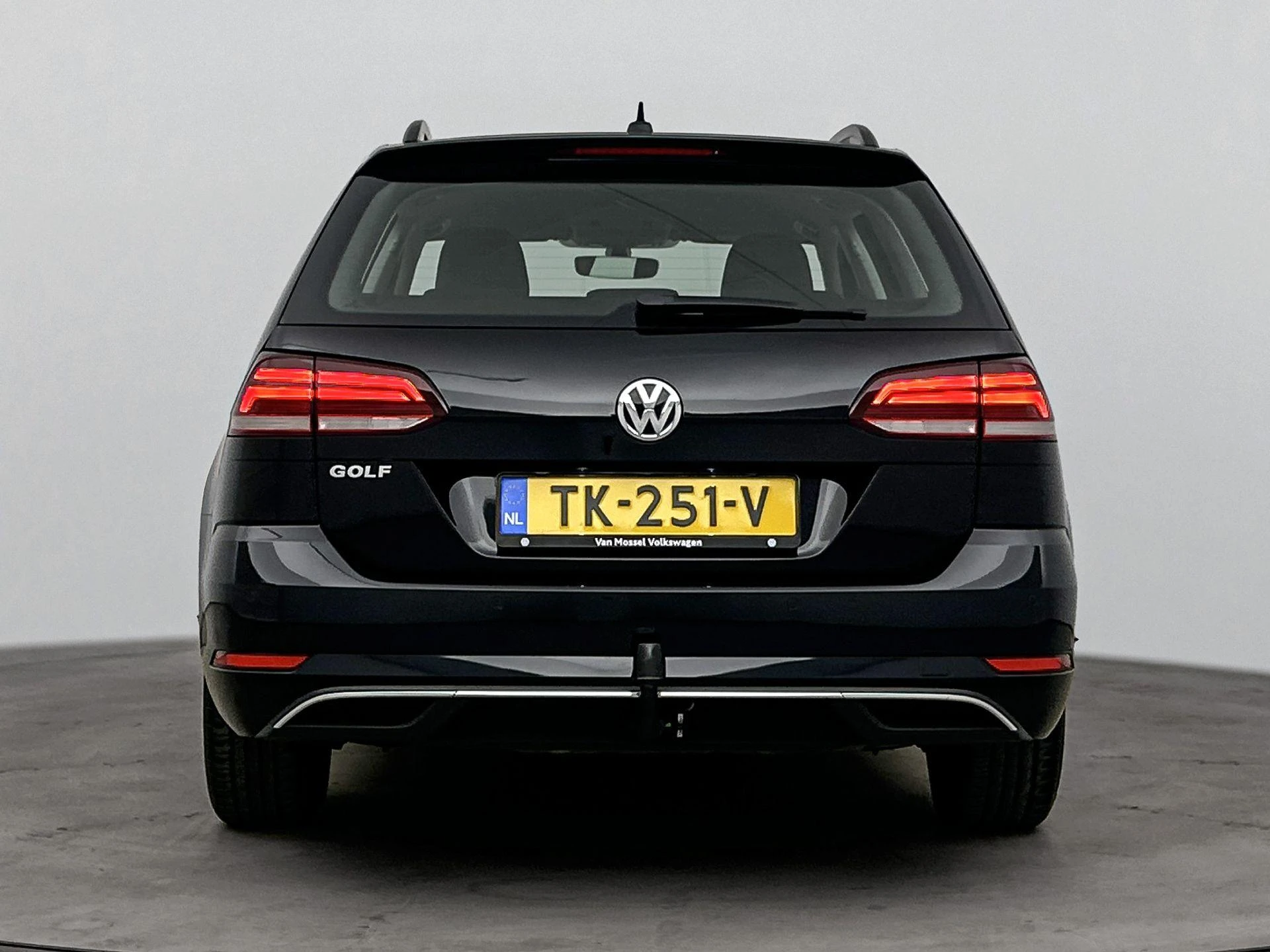 Volkswagen-Golf-image-2