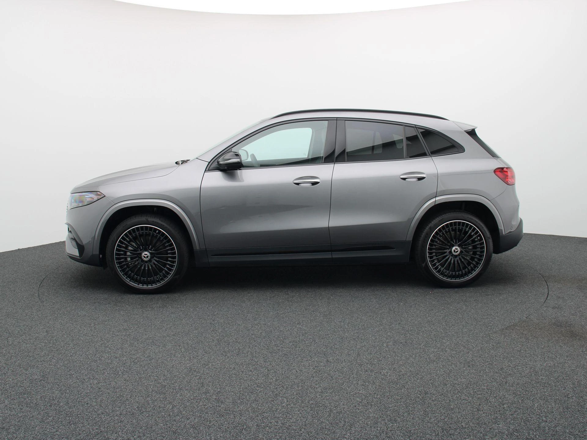 Mercedes-Benz-EQA-image-3