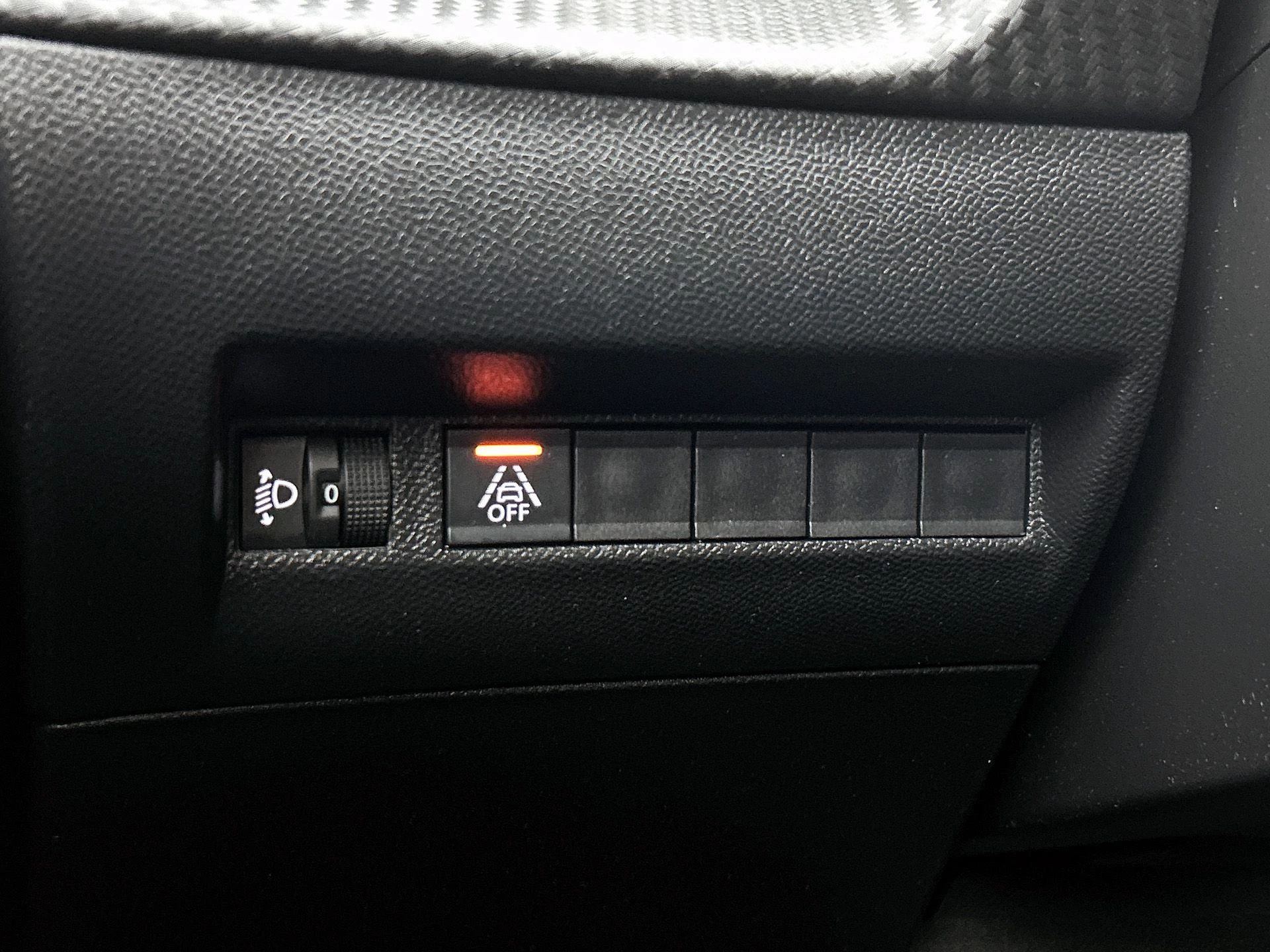 Peugeot-208-image-23