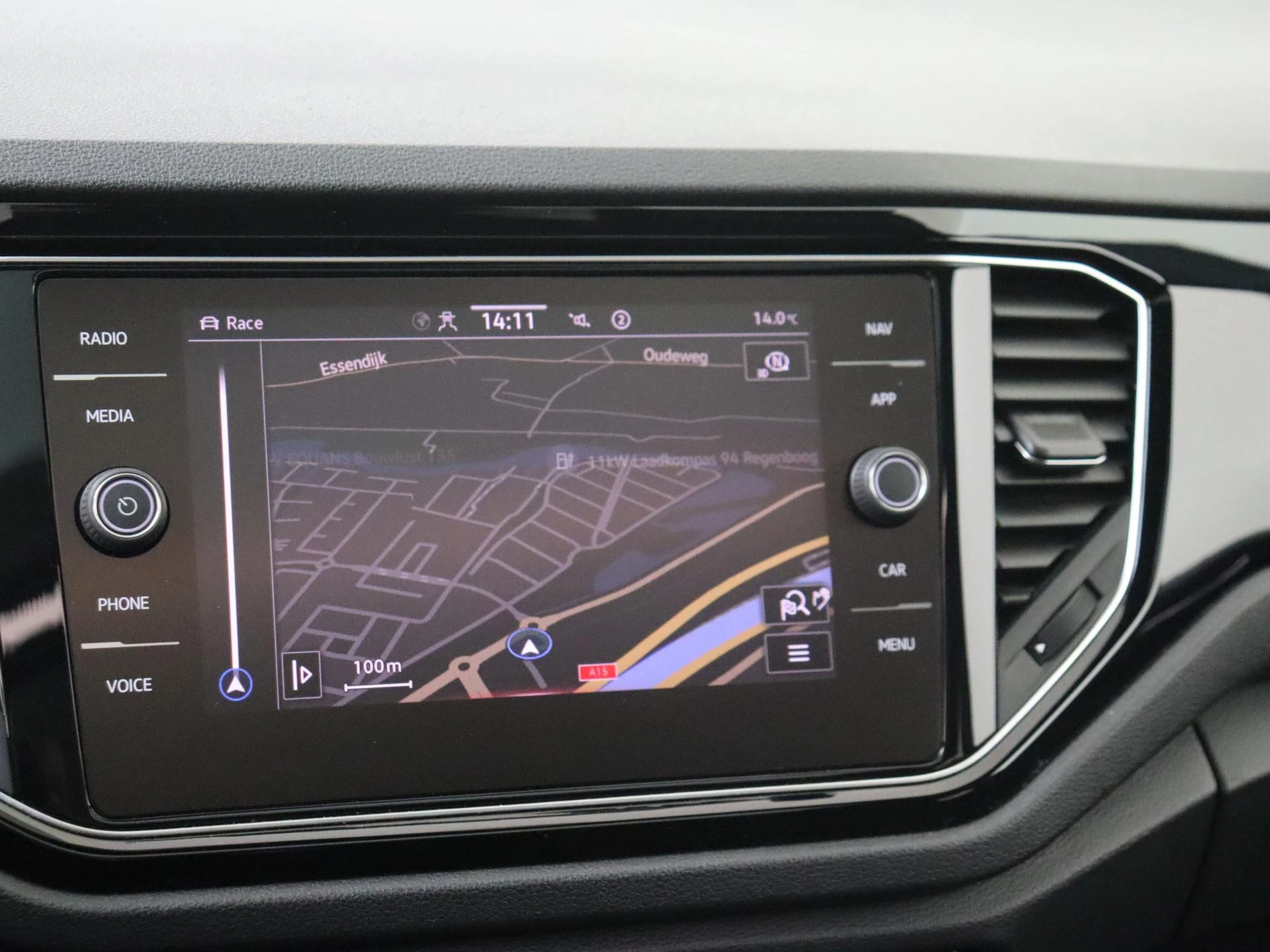 Volkswagen-T-Roc-image-16