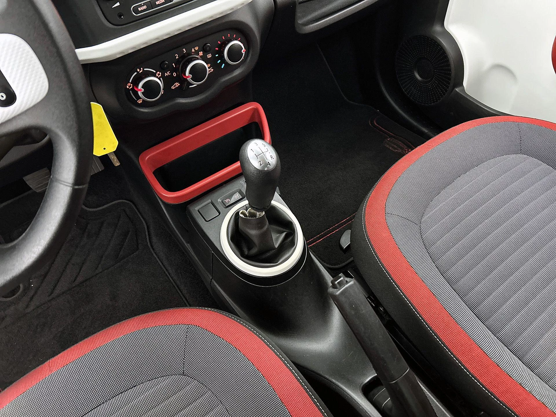 Renault-Twingo-image-22