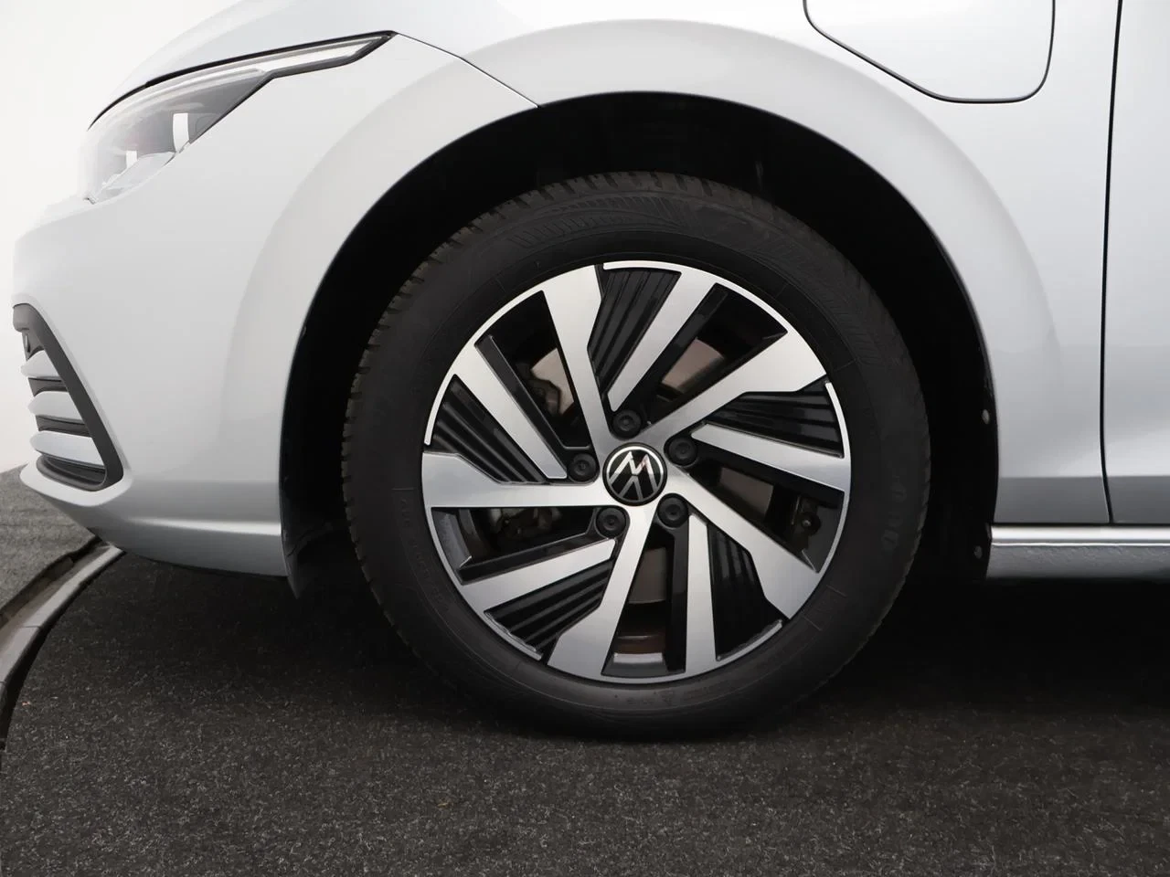 Volkswagen-Golf-image-14